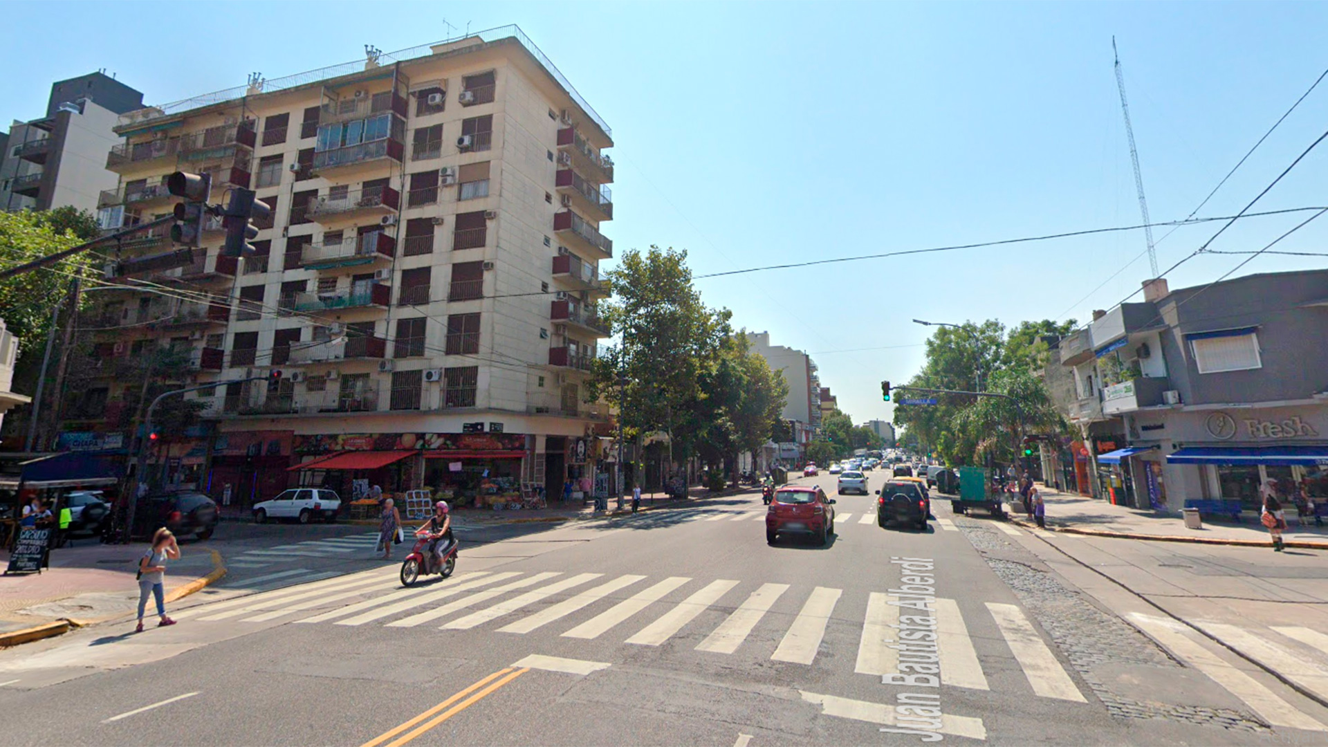 Avenida Juan Bautista Alberdi y Miralla, una esquina de Mataderos, un barrio donde los precios de las viviendas de 2 y 3 ambientes son inferiores a USD 1.700 por m2