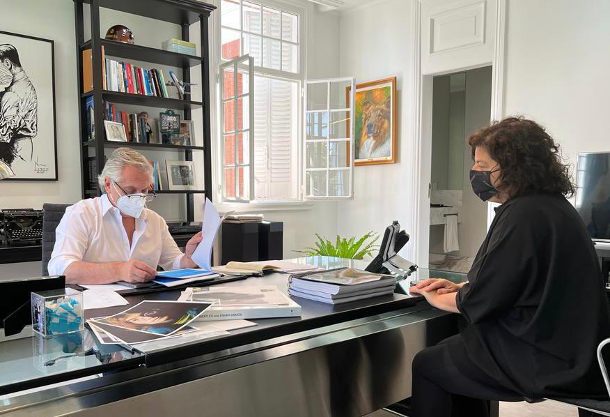La ministra de Salud, Carla Vizzotti, visitó al presidente Alberto Fernández en la residencia de Olivos, este jueves.
