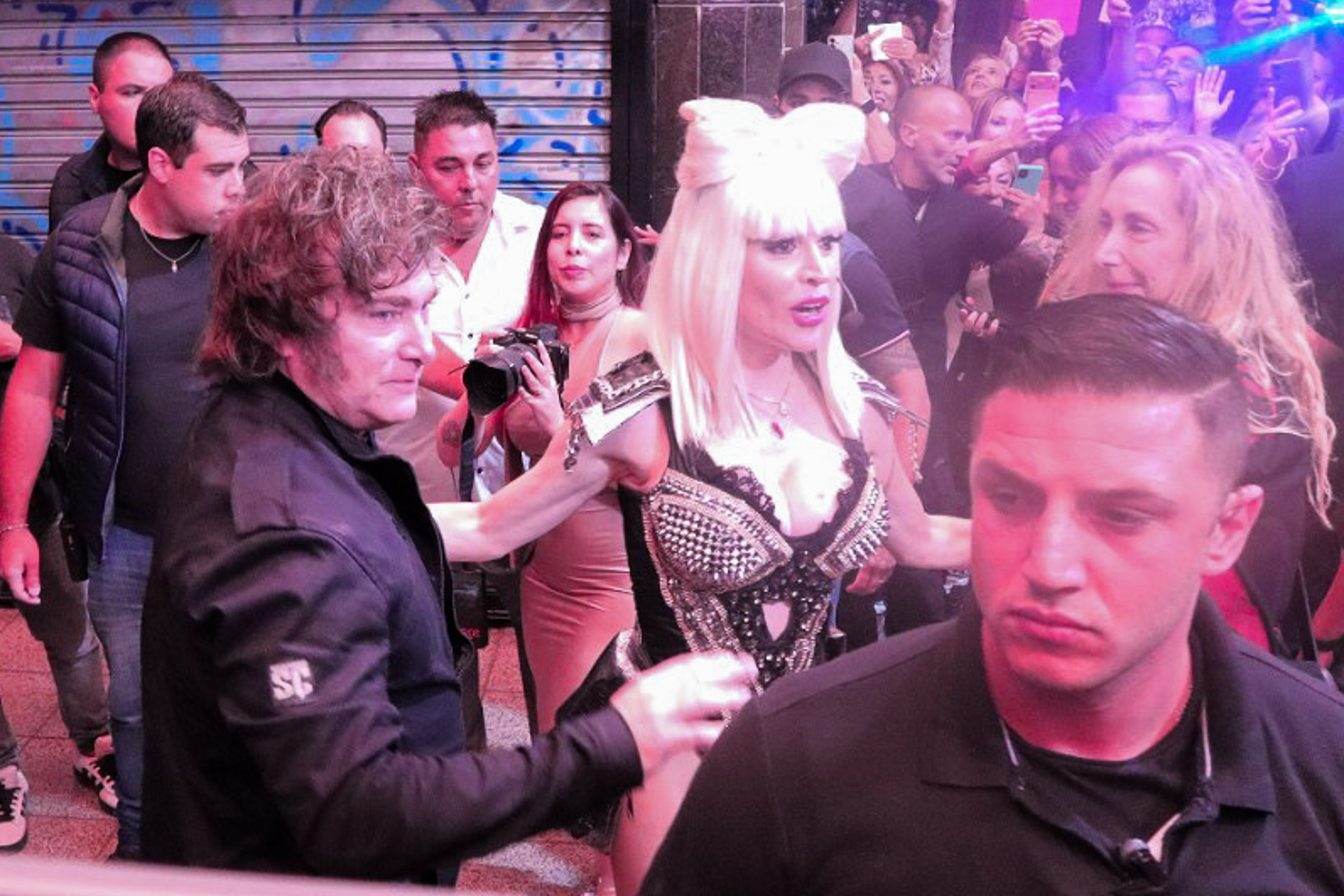 La leche de almendras bajo la lupa de la ciencia: el impacto ambiental y el dato poco conocido sobre las abejas