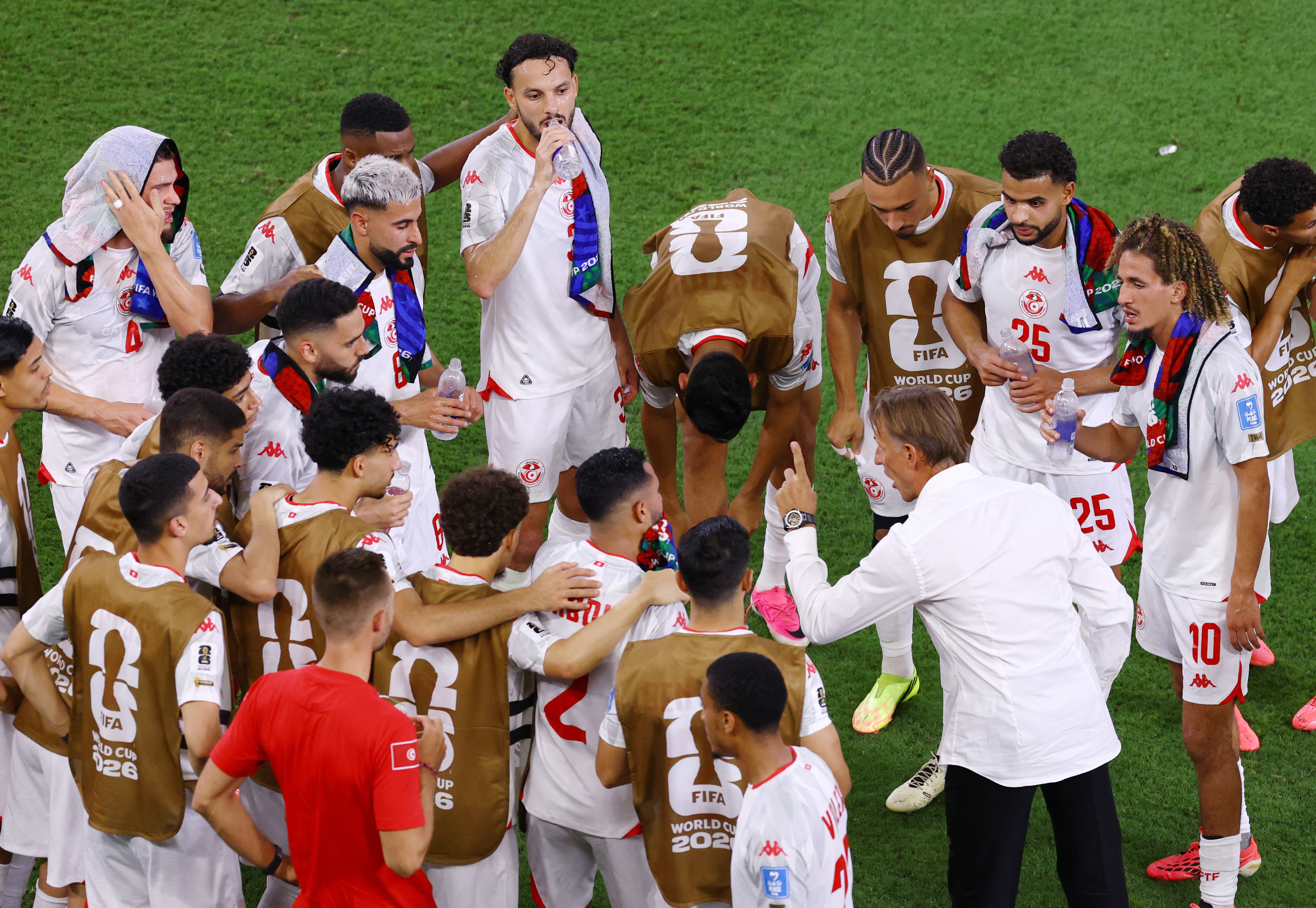 Indignado hasta las l&aacute;grimas: una figura de T&uacute;nez apunt&oacute; contra la federaci&oacute;n de su pa&iacute;s tras la eliminaci&oacute;n en el Mundial 2026