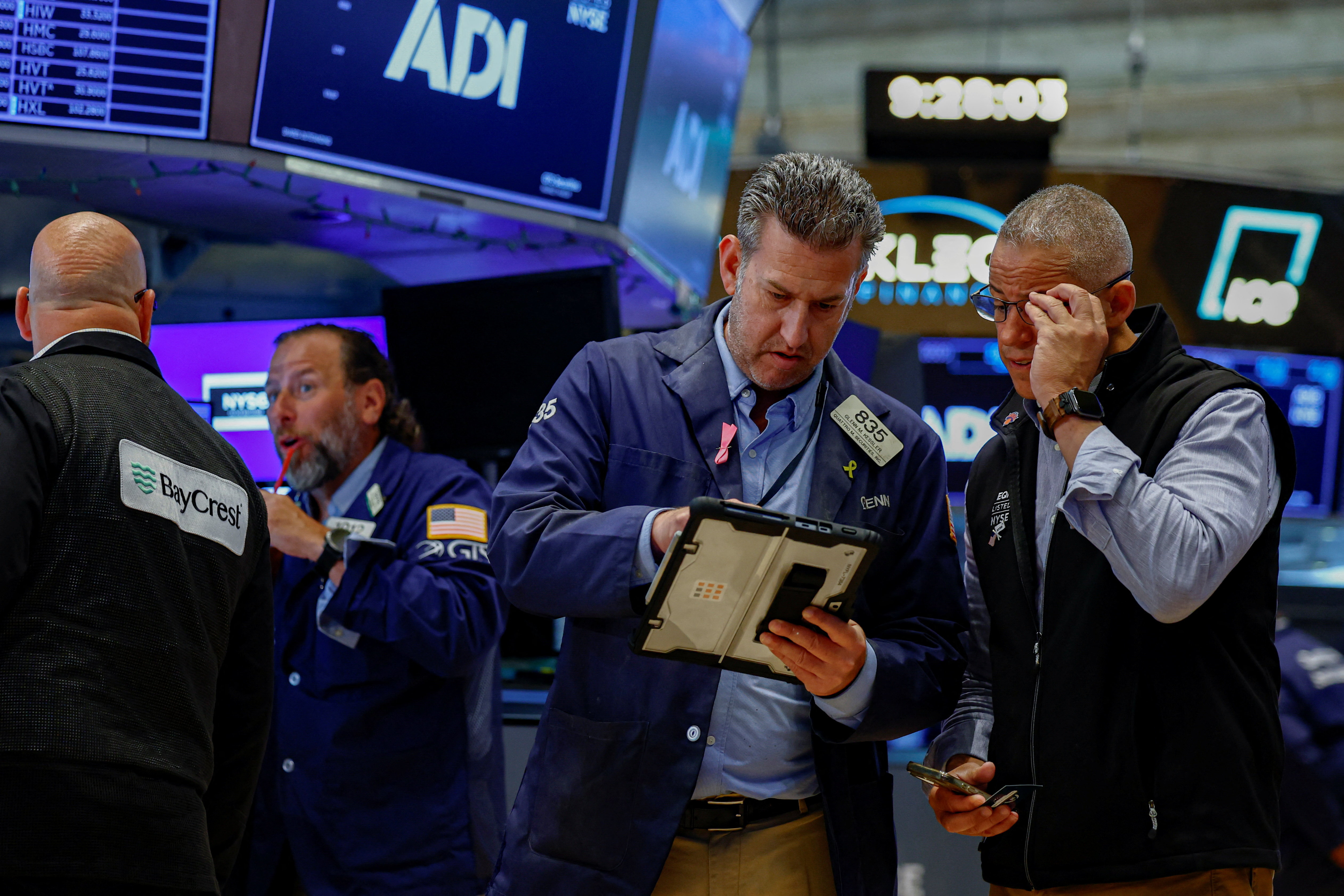 Mercados: las acciones argentinas retoman las bajas mientras Wall Street bate un nuevo r&eacute;cord