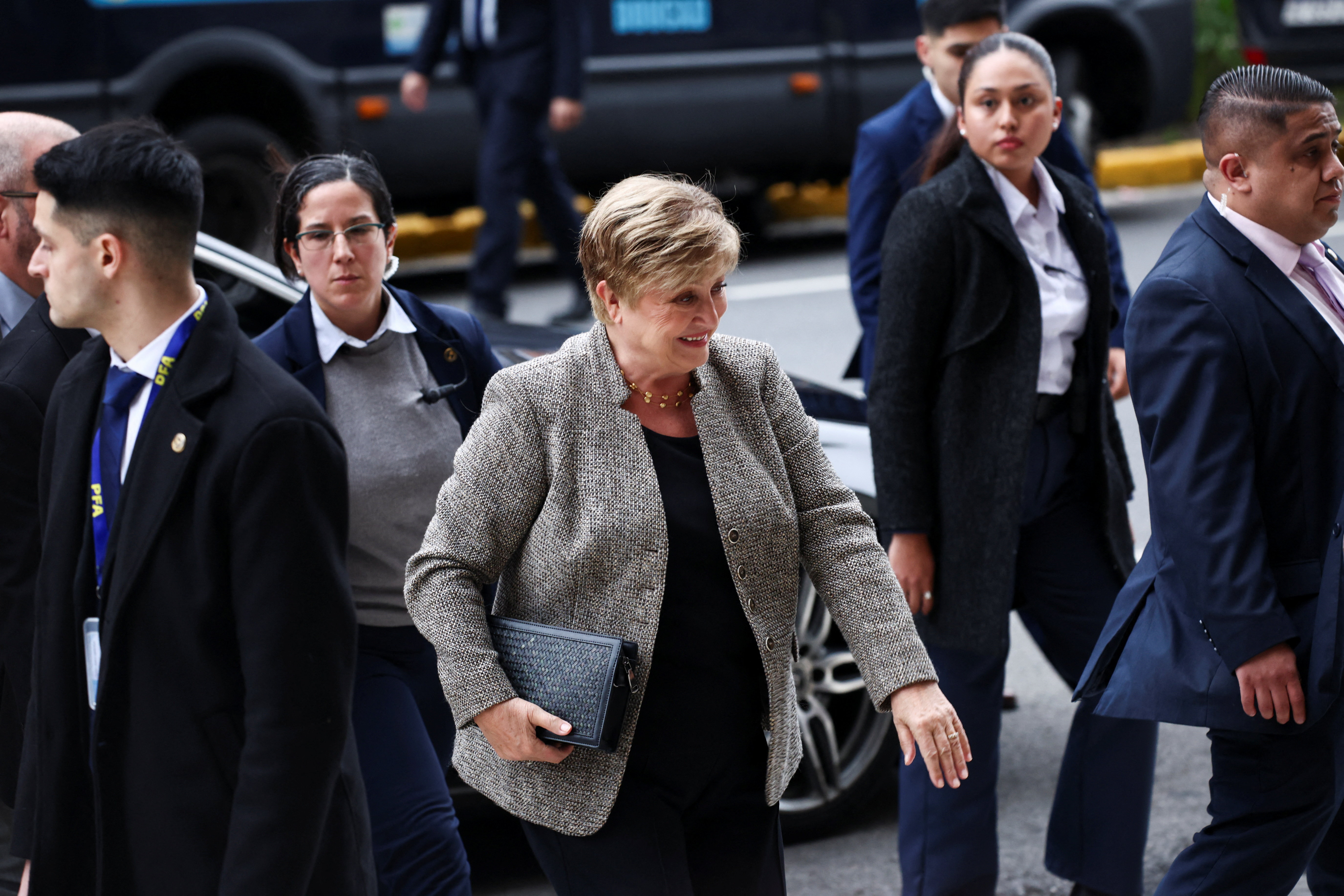 D&oacute;lares del colch&oacute;n, una ley "tierna" y un chiste a Caputo: c&oacute;mo fue la charla de Georgieva ante estudiantes universitarios