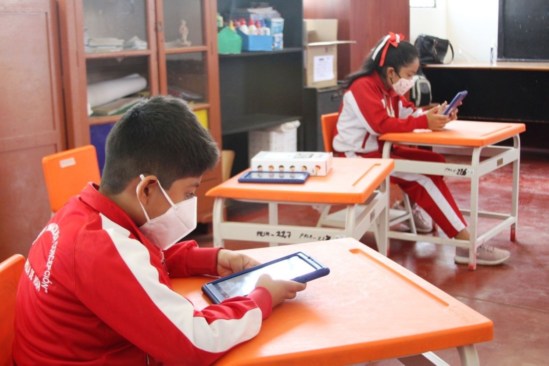 El cierre prolongado de escuelas en el Perú por la pandemia ha impactado en los aprendizajes de los estudiantes.