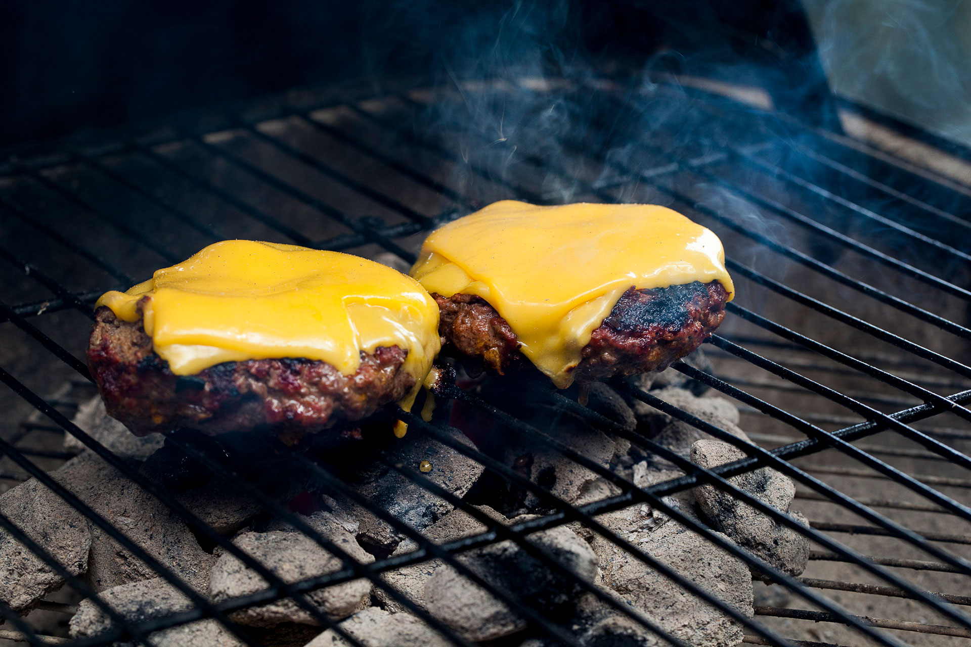 A la parrilla o la plancha, las hamburguesas son adecuadas para cualquier ocasiÃ³n y momento del dÃ­a (Getty)