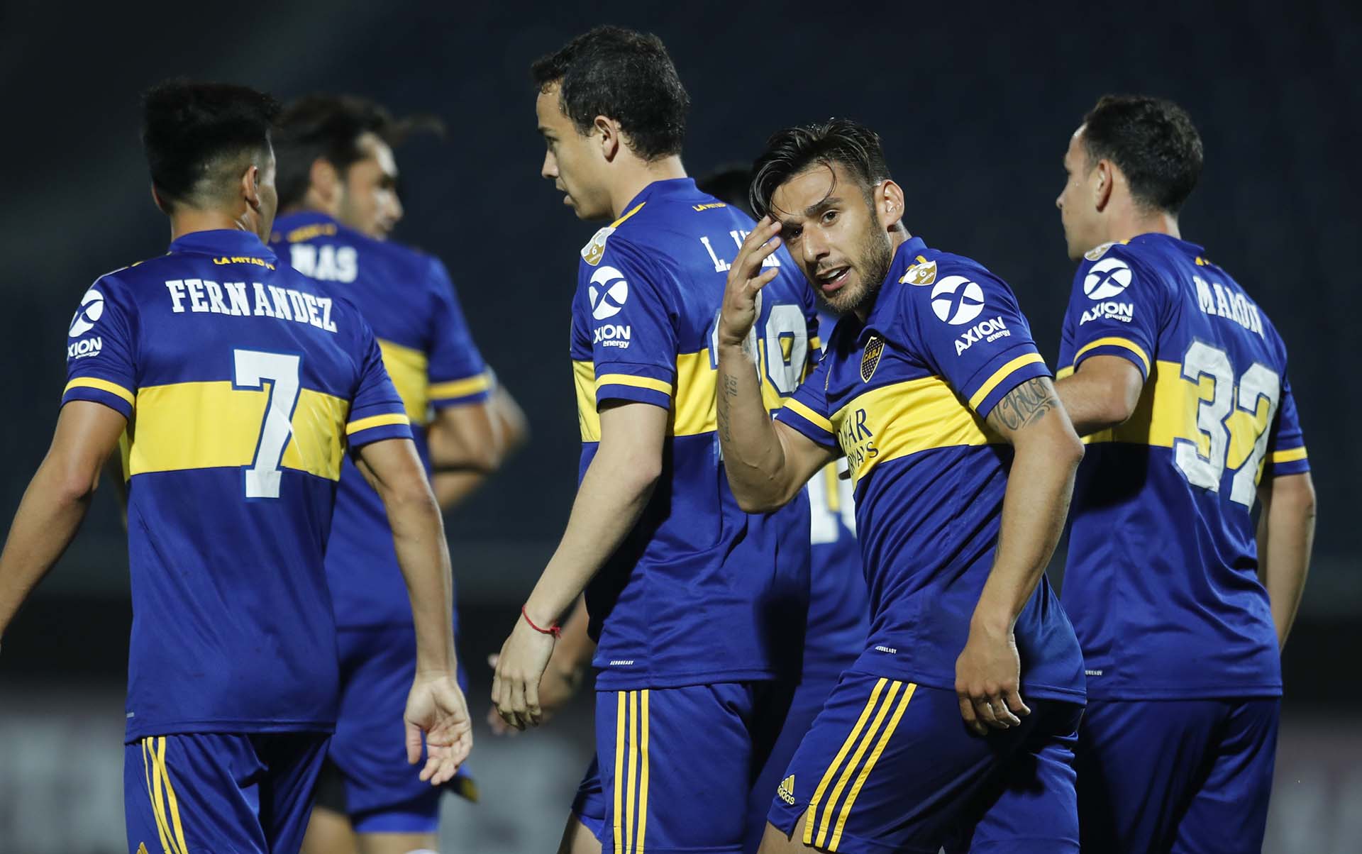 Otra postal de la celebración de Salvio junto a sus compañeros (REUTERS/Jorge Saenz)