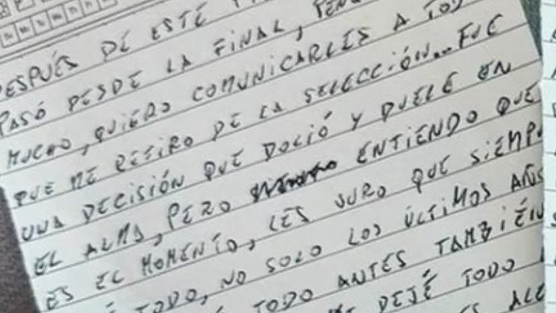 El debate sobre la tachadura de Messi en la carta con la que se despidi&oacute; de la Selecci&oacute;n: qu&eacute; dec&iacute;a la palabra