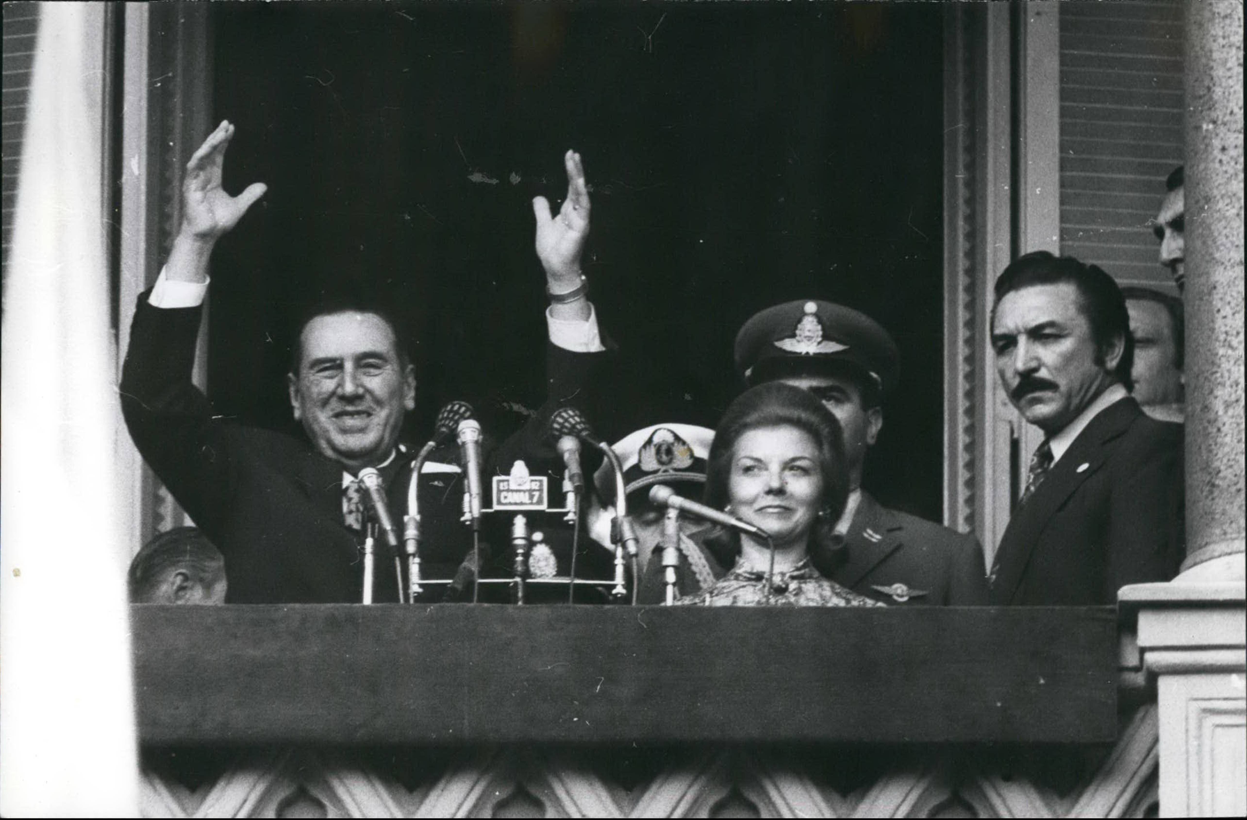 Juan Domingo Perón e Isabelita en el balcón de la Casa Rosada. La fórmula Perón-Perón era irresistible (Shutterstock)