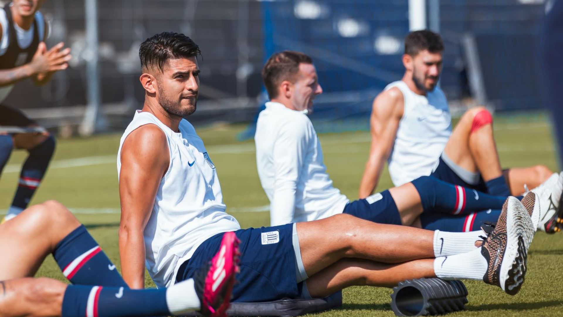 Alianza Lima Carlos Zambrano Volvió A Los Entrenamientos Tras Recuperarse De Un Desgarro En El 9029