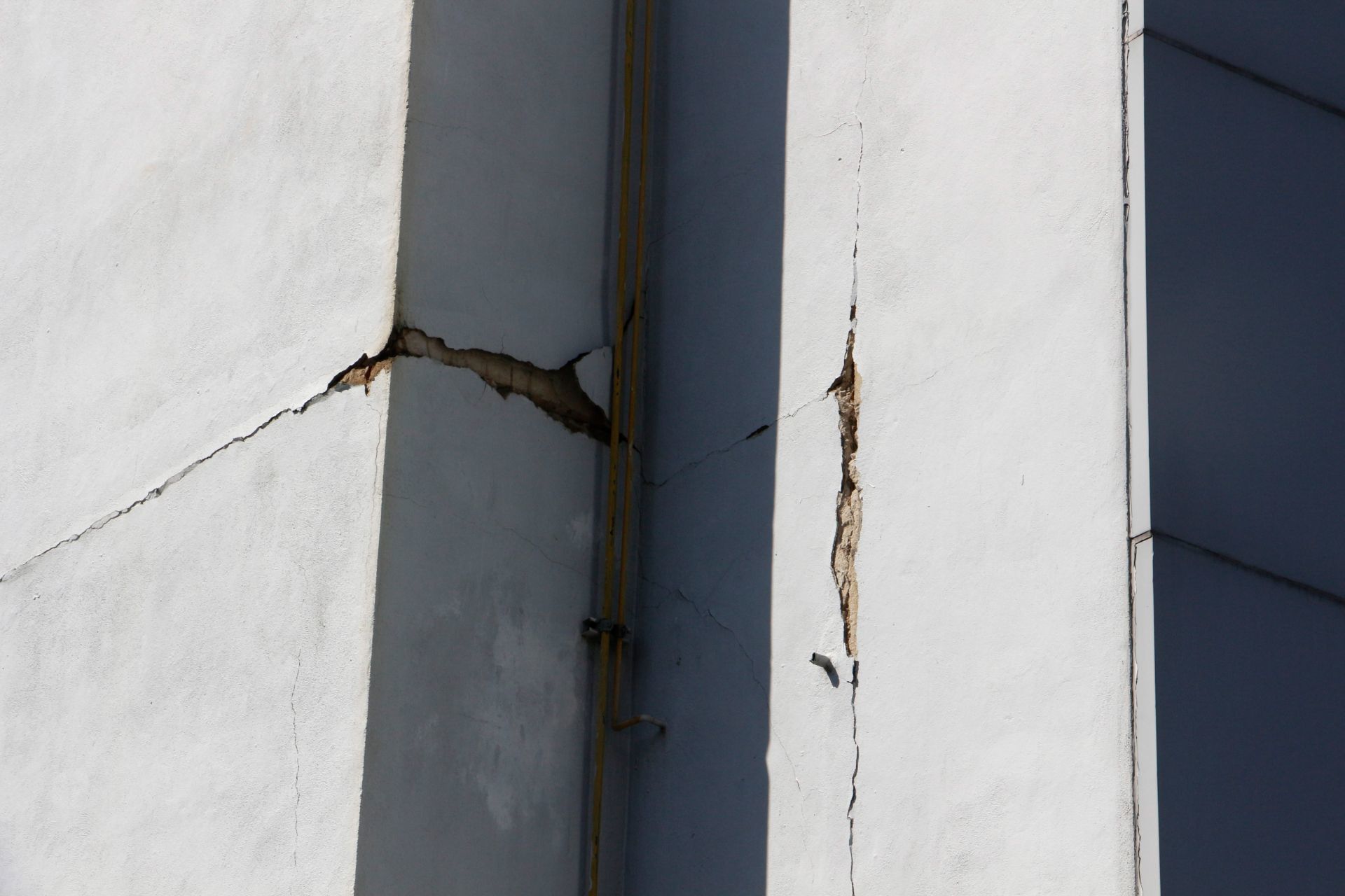Algunas grietas en hogares y edificios puede representar altos riesgos después de un sismo. (FOTO: CARLOS ALBERTO CARBAJAL /CUARTOSCURO)