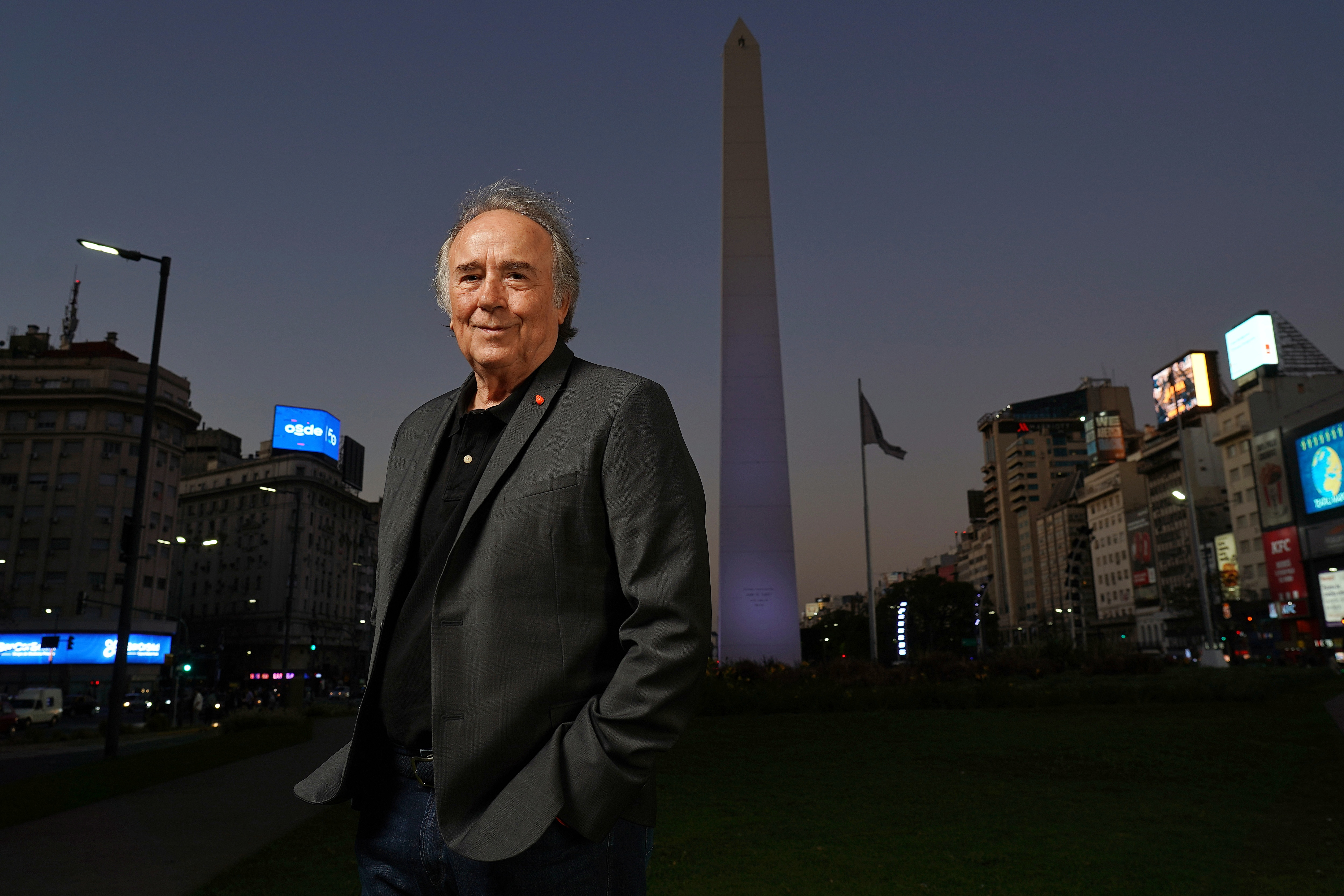 Serrat llegó a la Argentina para su última gira: “Vengo a despedirme de los escenarios y no a despedirme de la gente, ni del país ni del cariño que nos ha unido en los últimos 60 años de mi vida”. (Martín Bonetto. Blueteam)