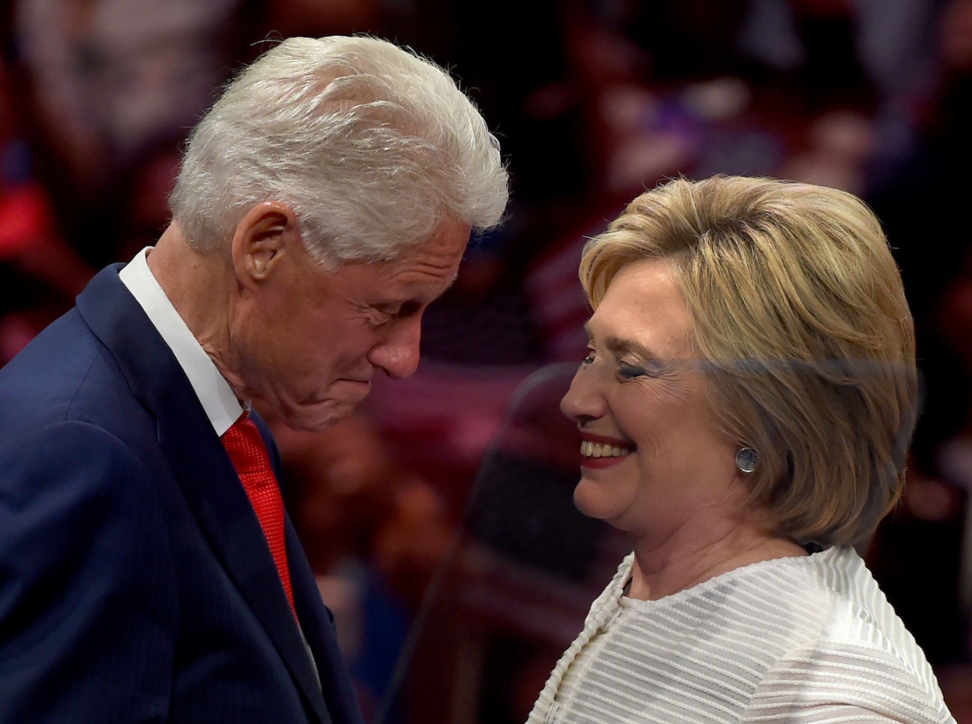 Bill y Hillary, más allá de los escándalos, juntos desde 1971 (AFP)