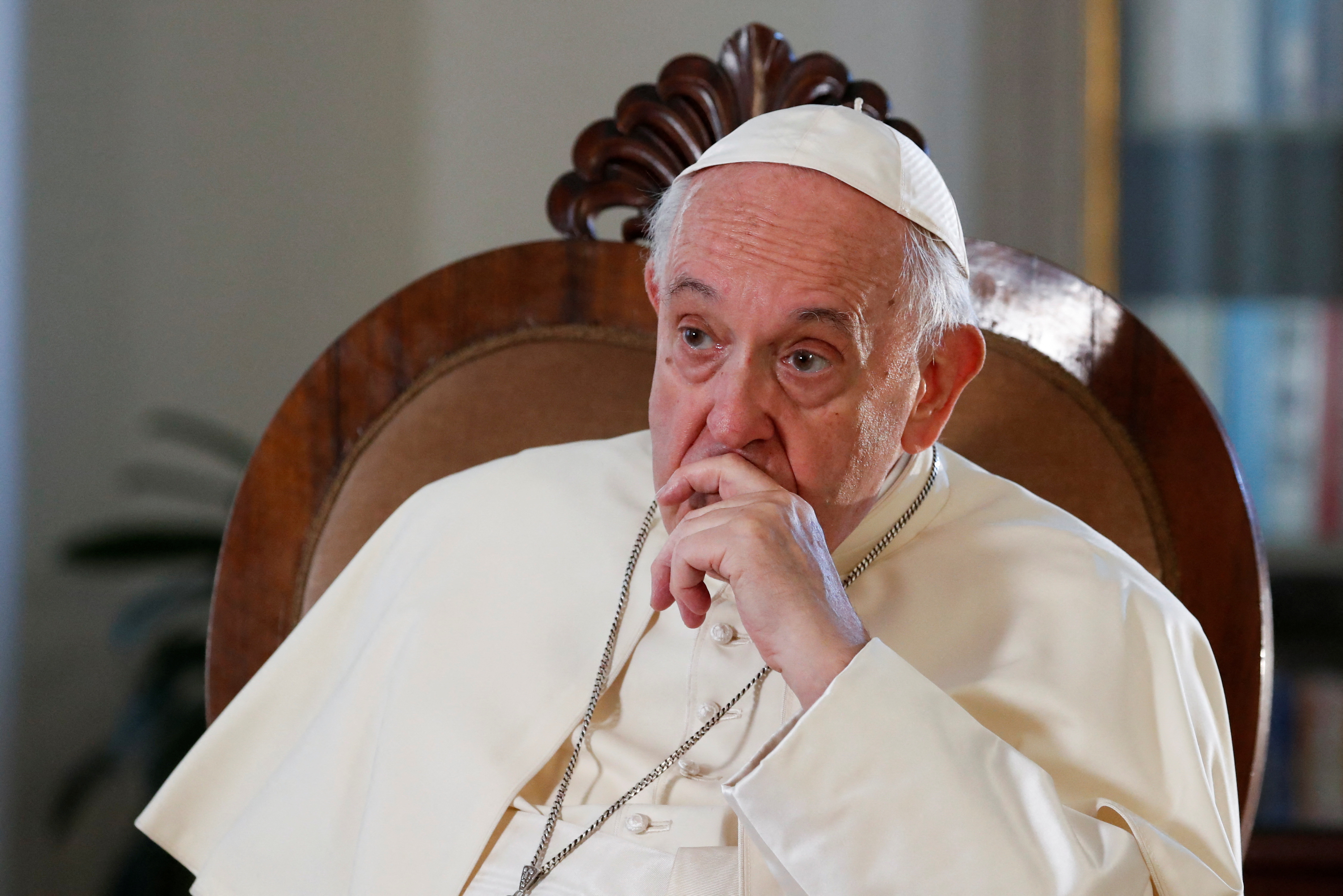 El papa condenó enérgicamente el aborto, comparándolo con “contratar a un asesino a sueldo” (REUTERS/Remo Casilli)