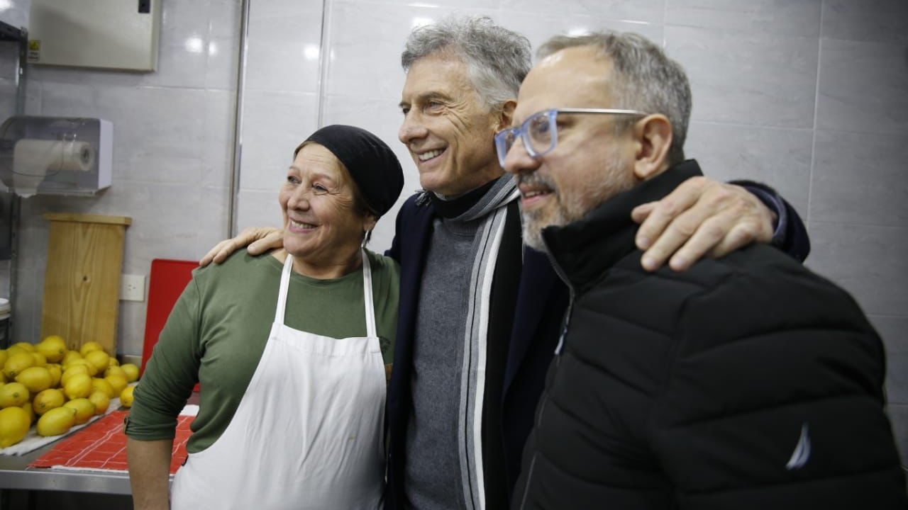 Mauricio Macri continuó con sus recorridas por el conurbano bonaerense: visitó Tres de Febrero y se reunió con Grindetti en Lanús