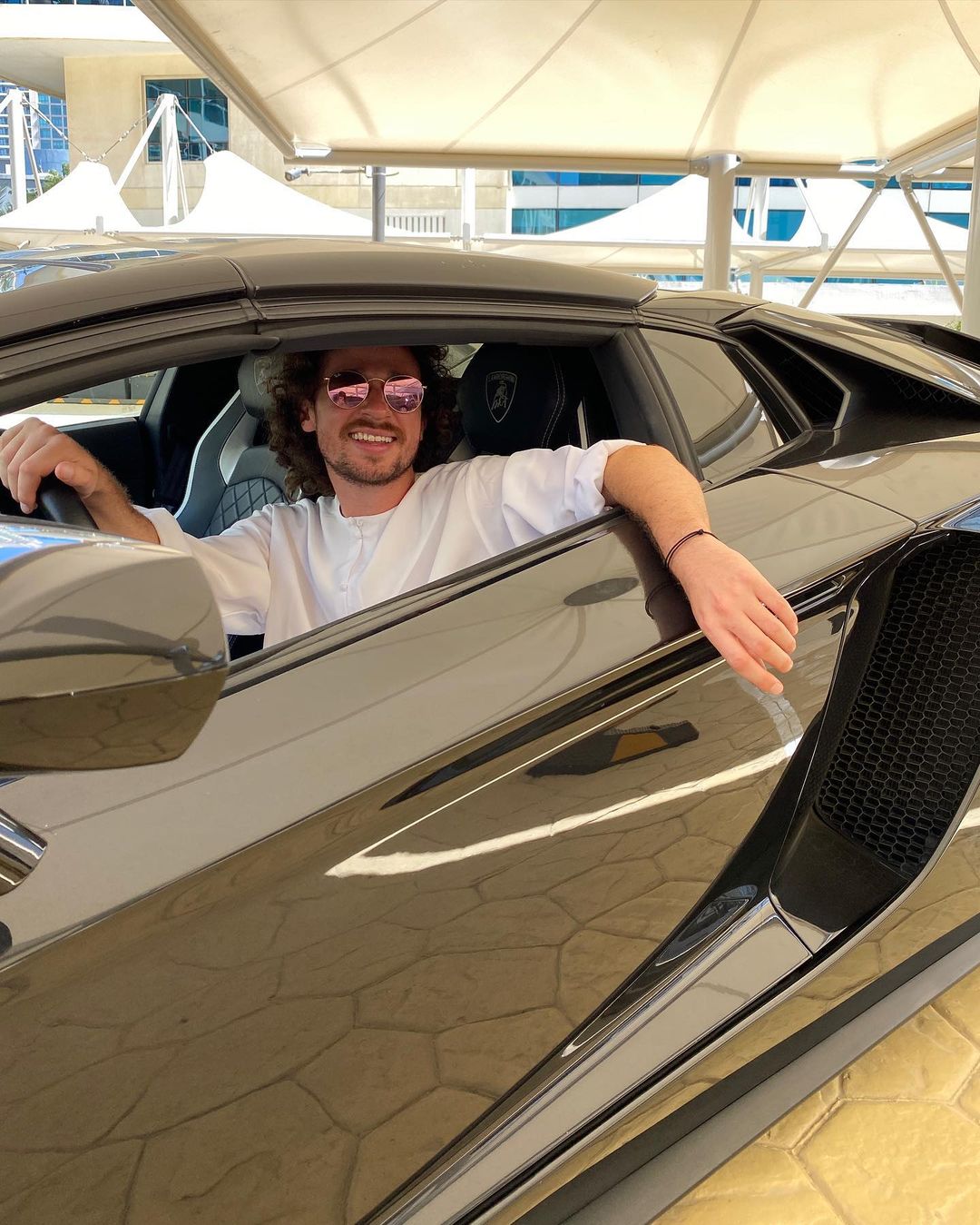 Luisito Comunica pagó más de 300 mil pesos en Dubai por dañar un Lamborghini  - Infobae