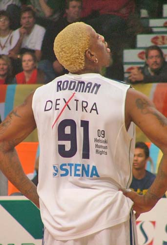 La incre&iacute;ble oferta que recibi&oacute; Dennis Rodman en un bar de Finlandia para jugar un partido de b&aacute;squet a los 44 a&ntilde;os