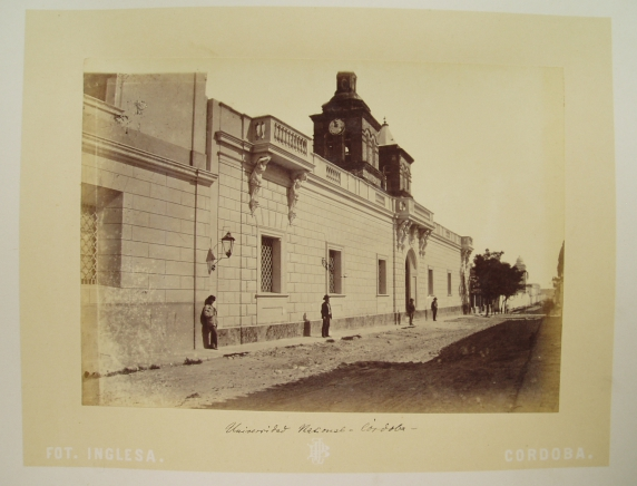 Frente del antiguo edificio del rectorado de la universidad (UNC)