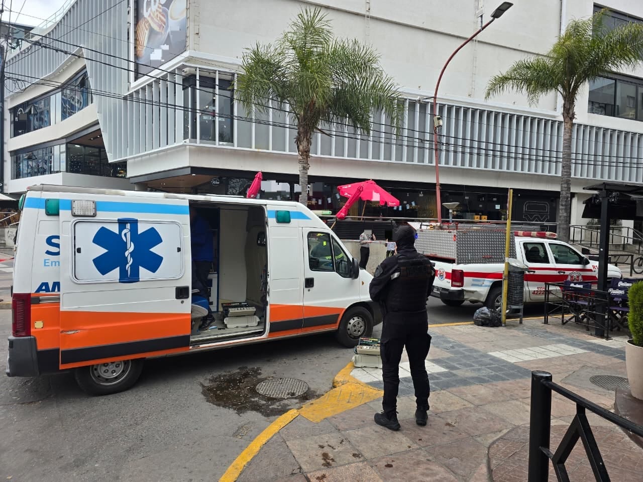 Un hombre sufri&oacute; quemaduras graves tras la detonaci&oacute;n en un tablero el&eacute;ctrico de un shopping de C&oacute;rdoba