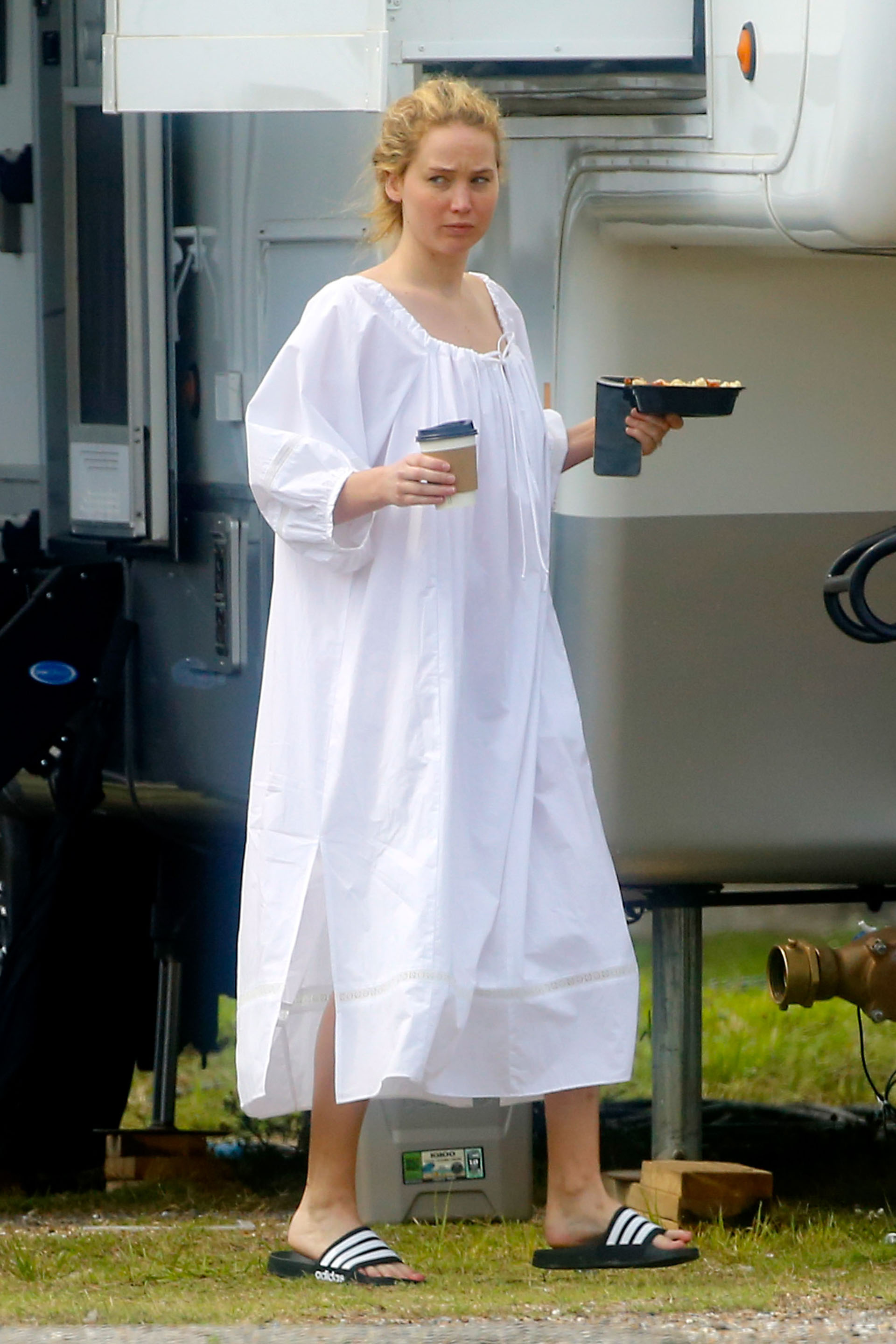 Jennifer Lawrence espera su primer bebé con su esposo Cooke Maroney -  Infobae