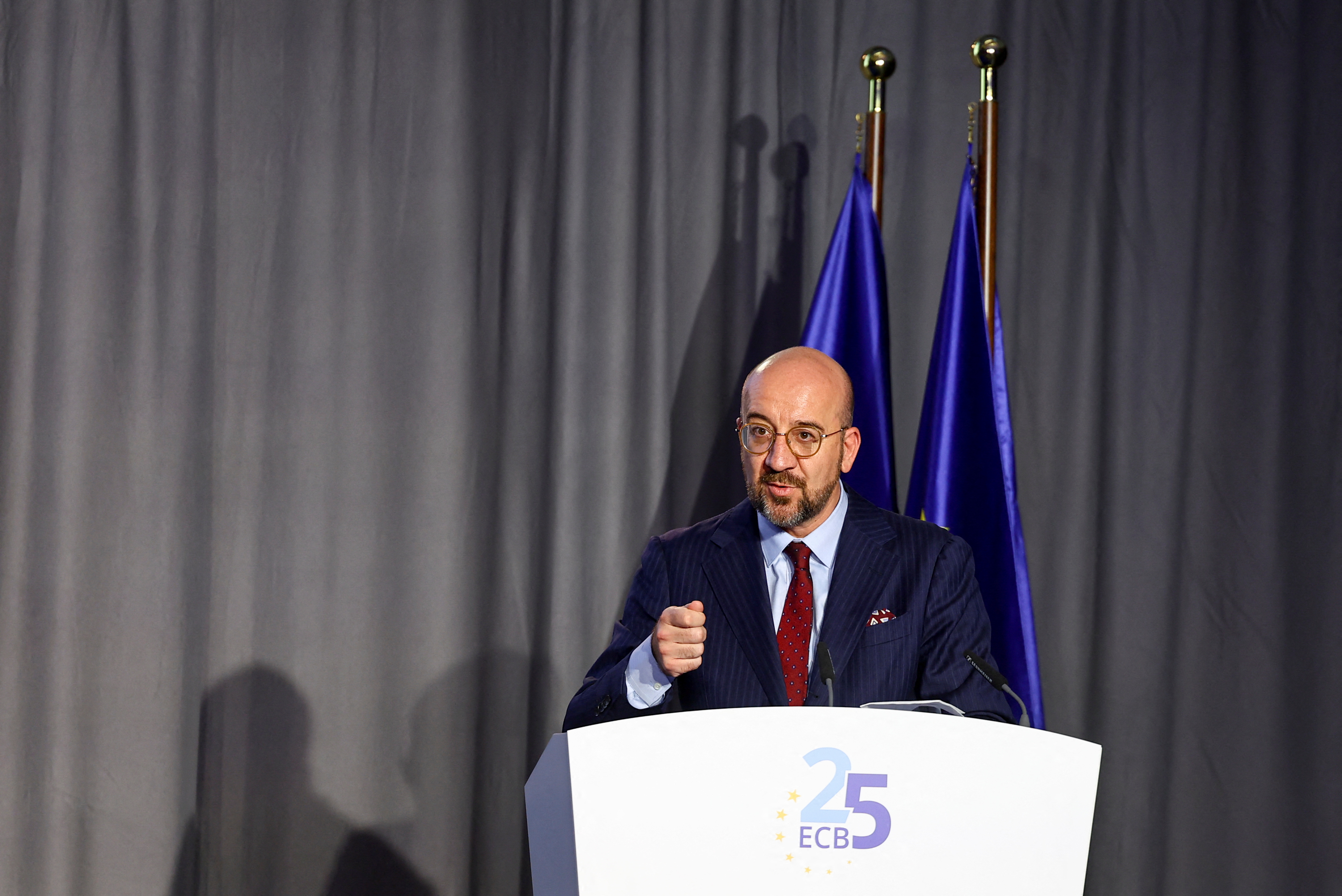 El presidente del Consejo Europeo, Charles Michel, pronuncia un discurso durante una ceremonia para celebrar el 25 aniversario del BCE, en Frankfurt, Alemania, el 24 de mayo de 2023. REUTERS/Kai Pfaffenbach/Pool