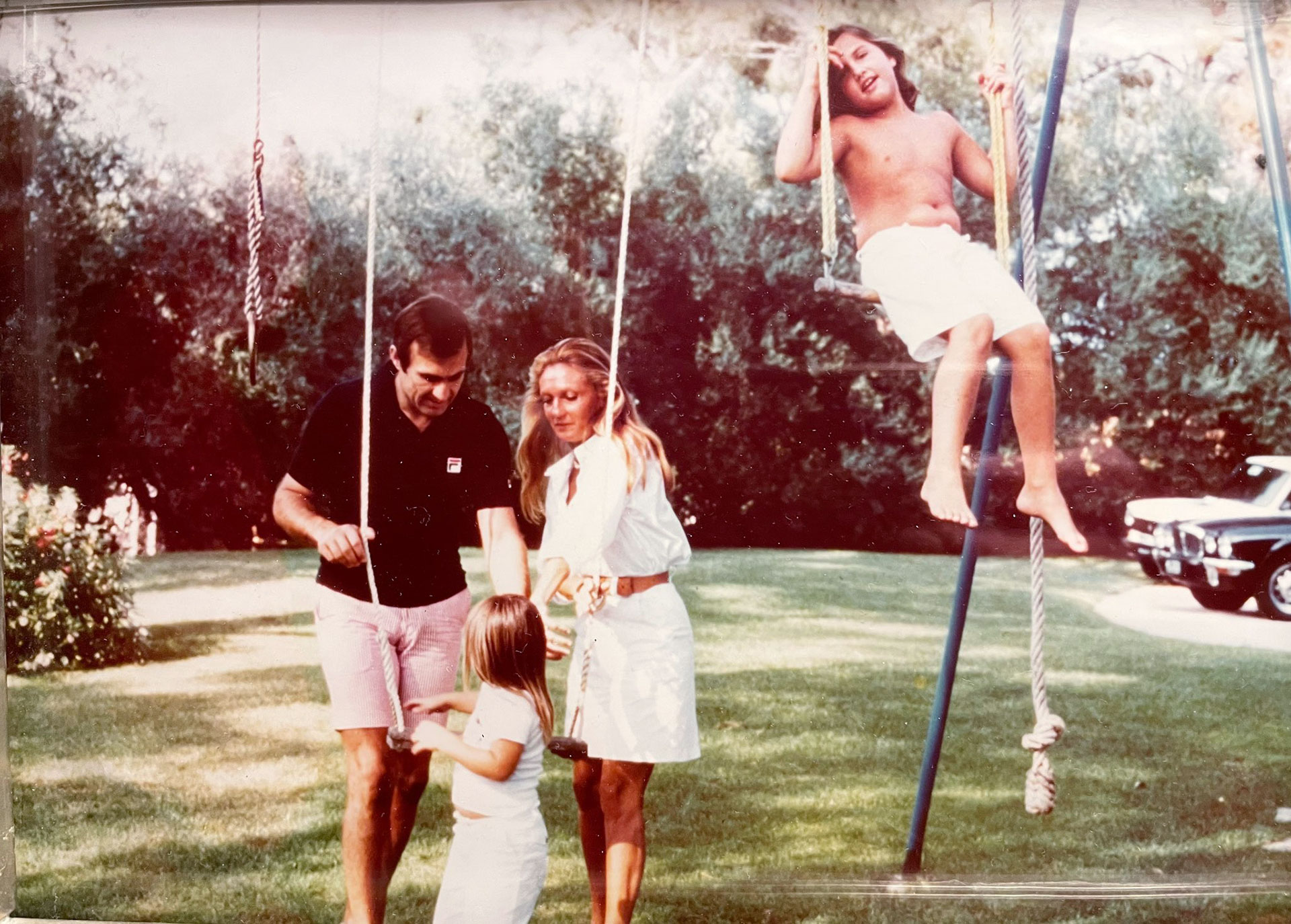 La familia Reutemann divirtiéndose en el parque de casa (Crédito: Cora Reutemann)