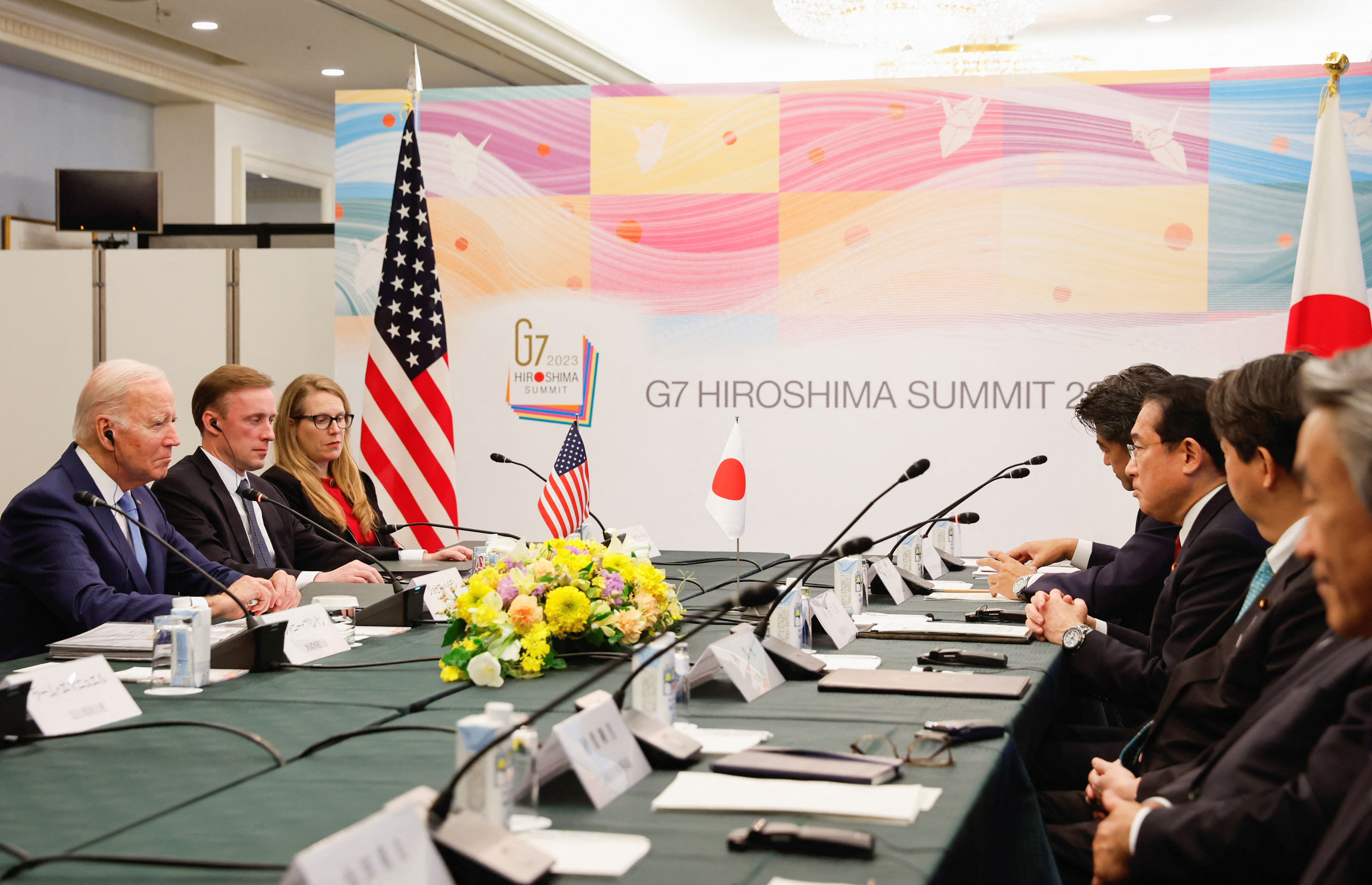 El presidente estadounidense Joe Biden se reunió con el primer ministro japonés Fumio Kishida antes de la Cumbre del G7 en Hiroshima  (REUTERS/Jonathan Ernst)