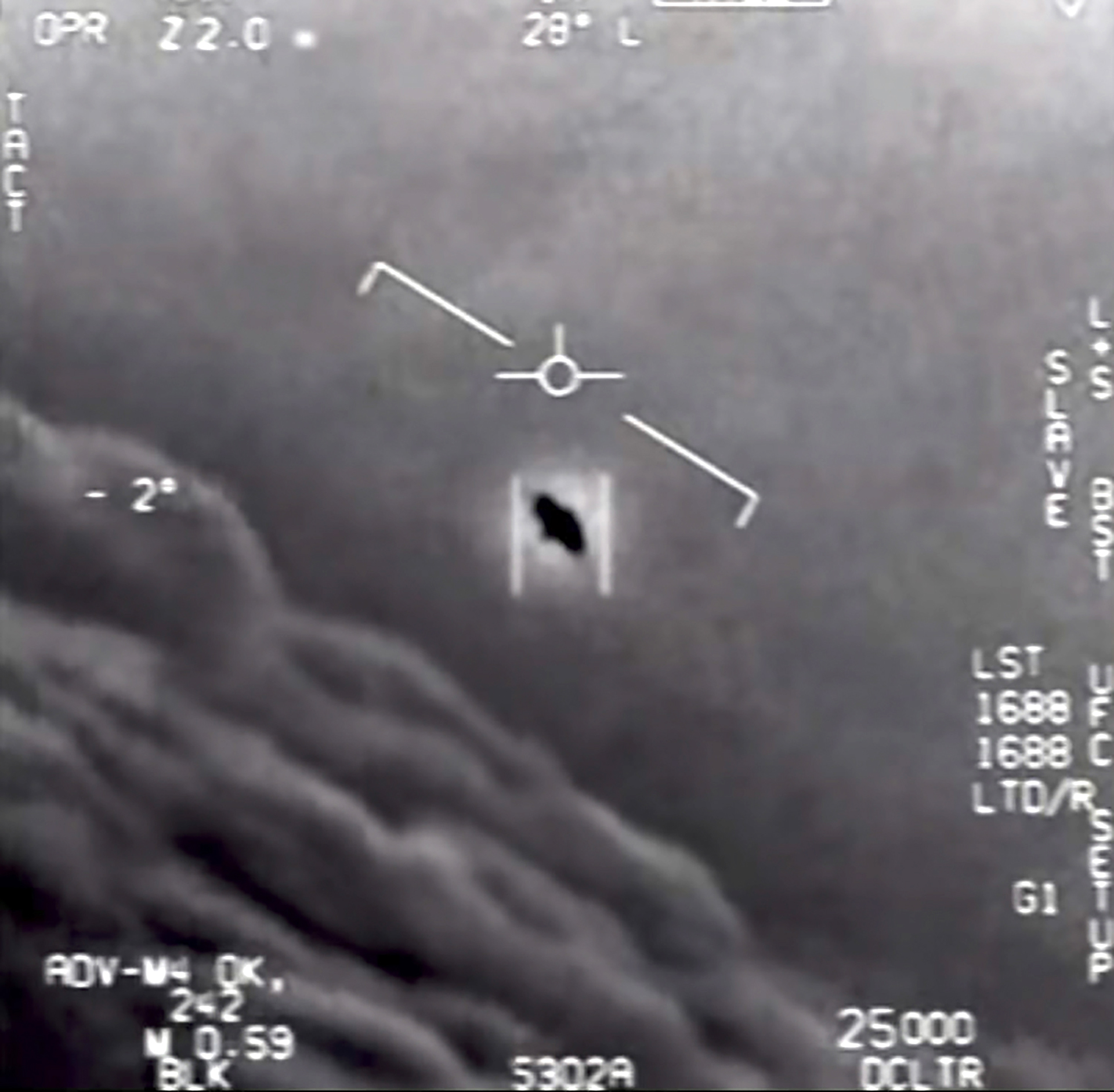 Foto di un sospetto UFO rilasciata dal Dipartimento della Difesa degli Stati Uniti (Dipartimento della Difesa tramite il New York Times) 