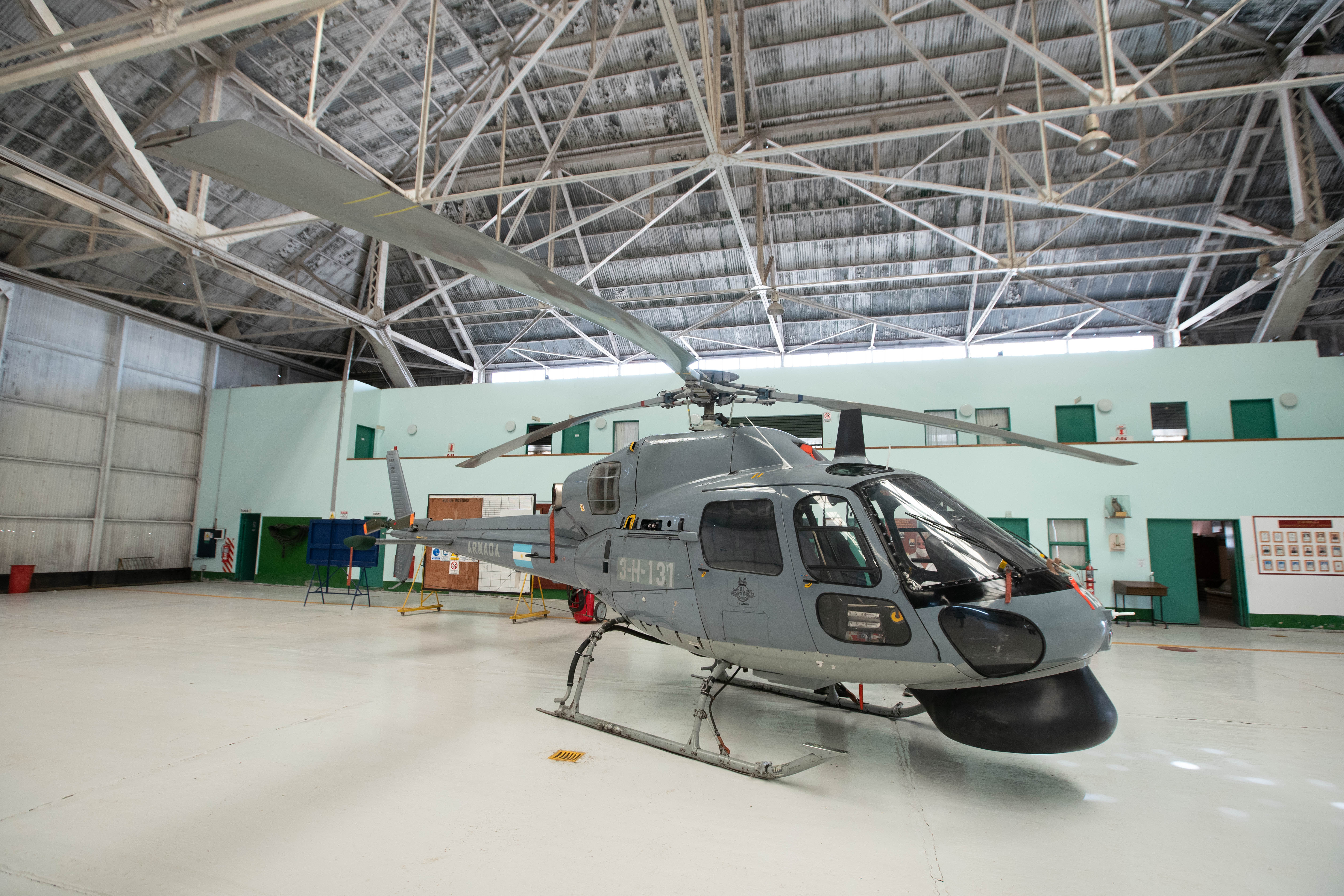Los Helicópteros Fennec de la Aviación Naval, son parte de la dotación con la que se equipan los destructores MEKO -360. La operación de sistemas de armas con alas rotatorias es indispensable en la tarea SAR y también en las operaciones anfibias y antárticas con distintos tipo de aeronaves.