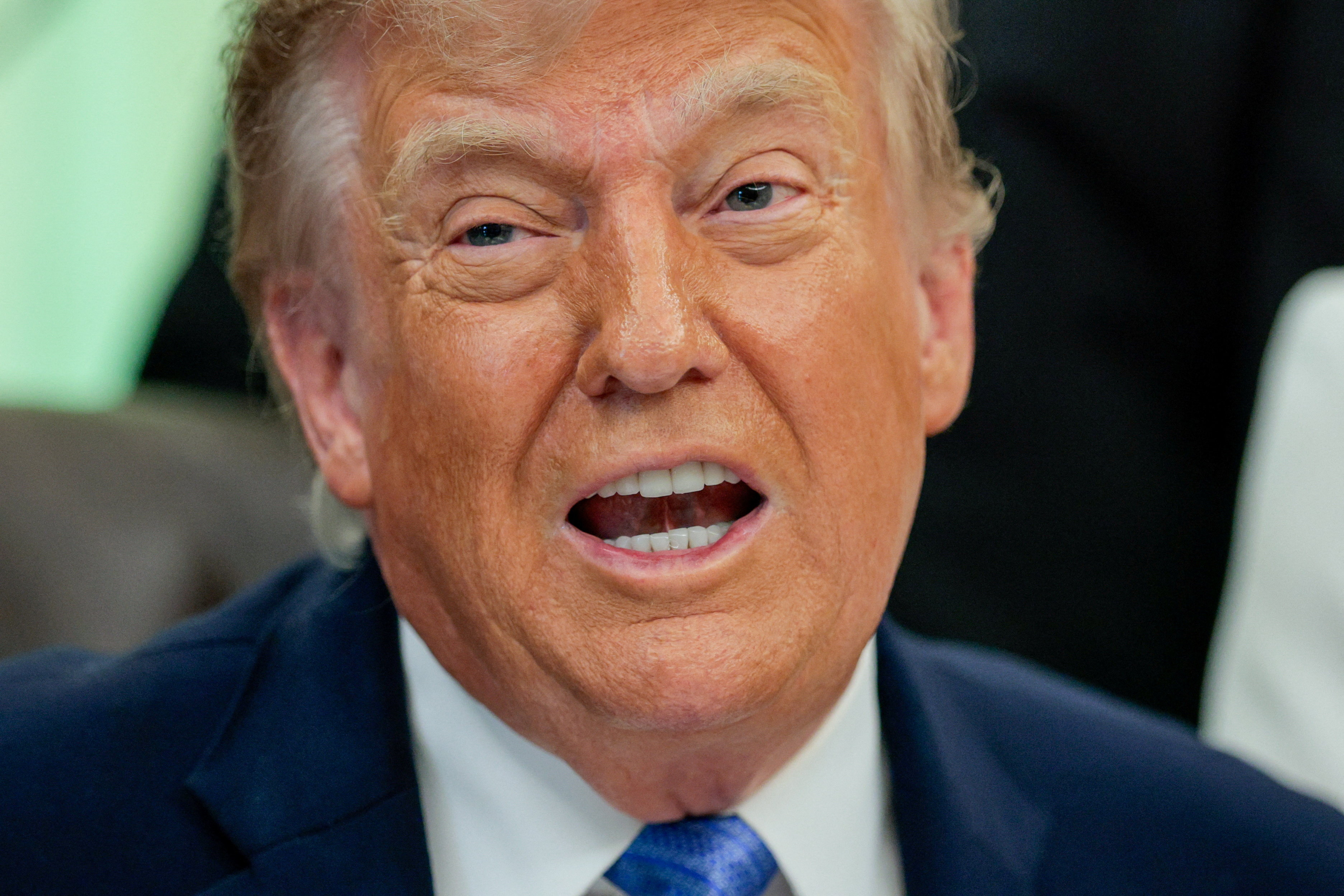Trump amenaz&oacute; con reanudar los bombardeos contra Ir&aacute;n: "Los vamos a atacar, y muy duro"