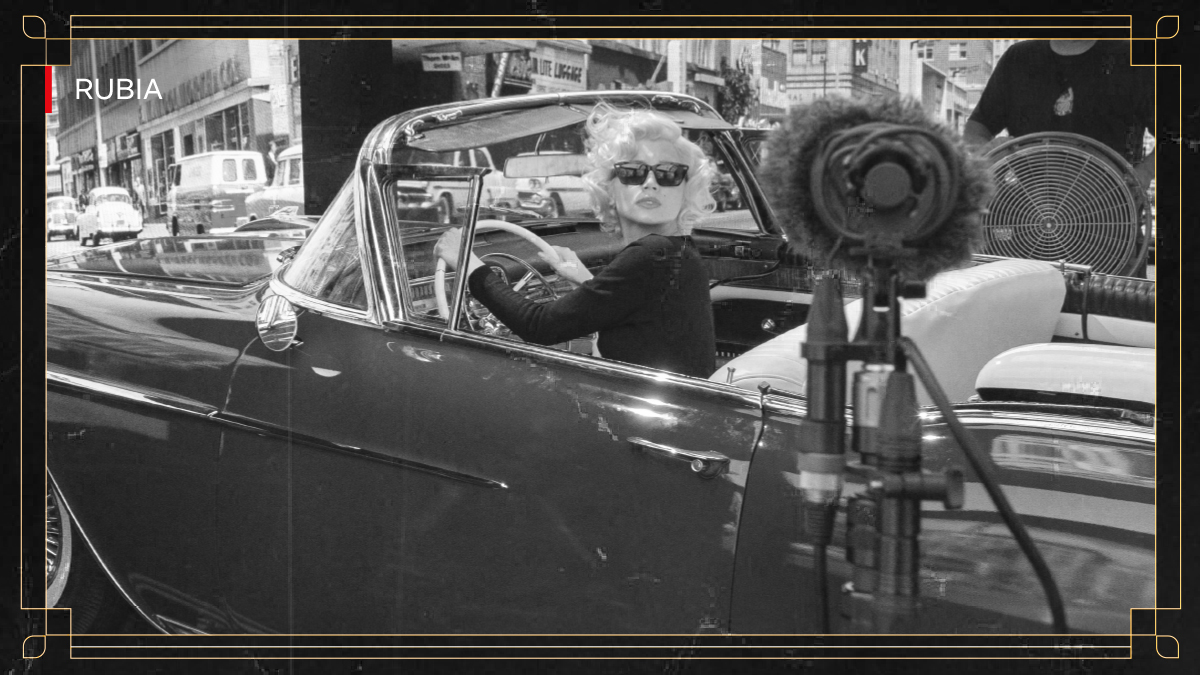 Ana de Armas recreando a Marilyn en uno de sus vehículos. (Twitter/Netflix)