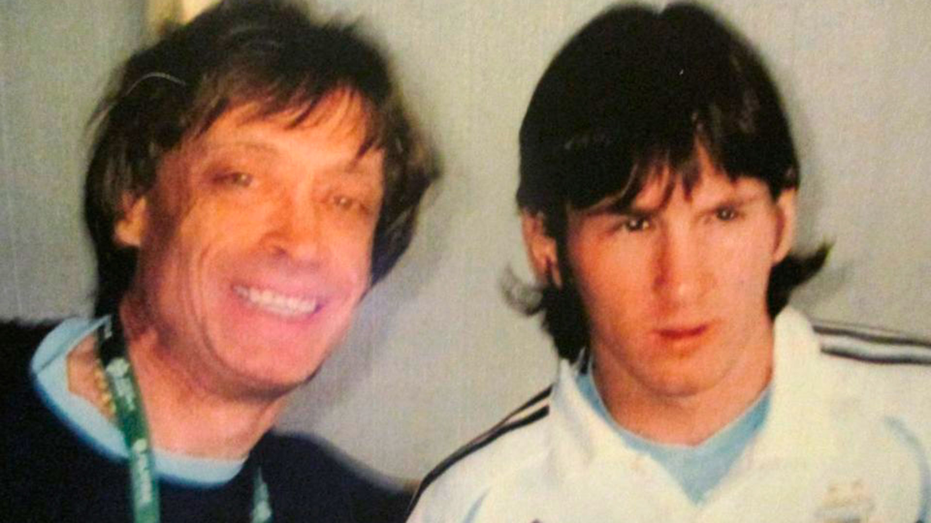 Jesús Ferro y Lionel Messi durante una cobertura de la selección argentina 