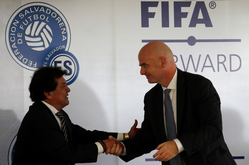 FIFA no suspende a El Salvador pero aún el conflicto de los estatutos con el Gobierno espera solución