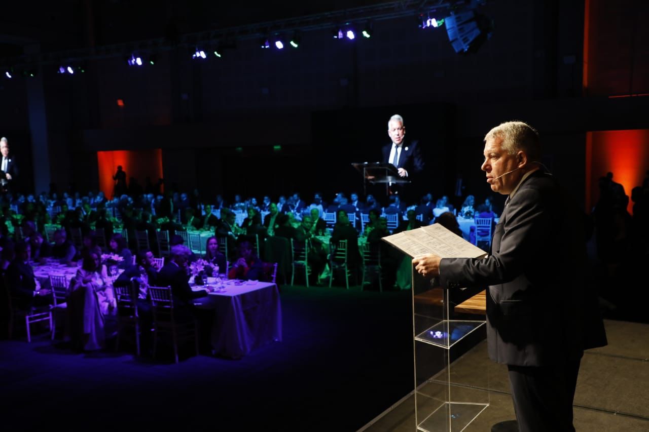 La cena anual de CIPPEC convocó a más de 1.000 dirigentes de todos los ámbitos y aborda los 40 años de democracia