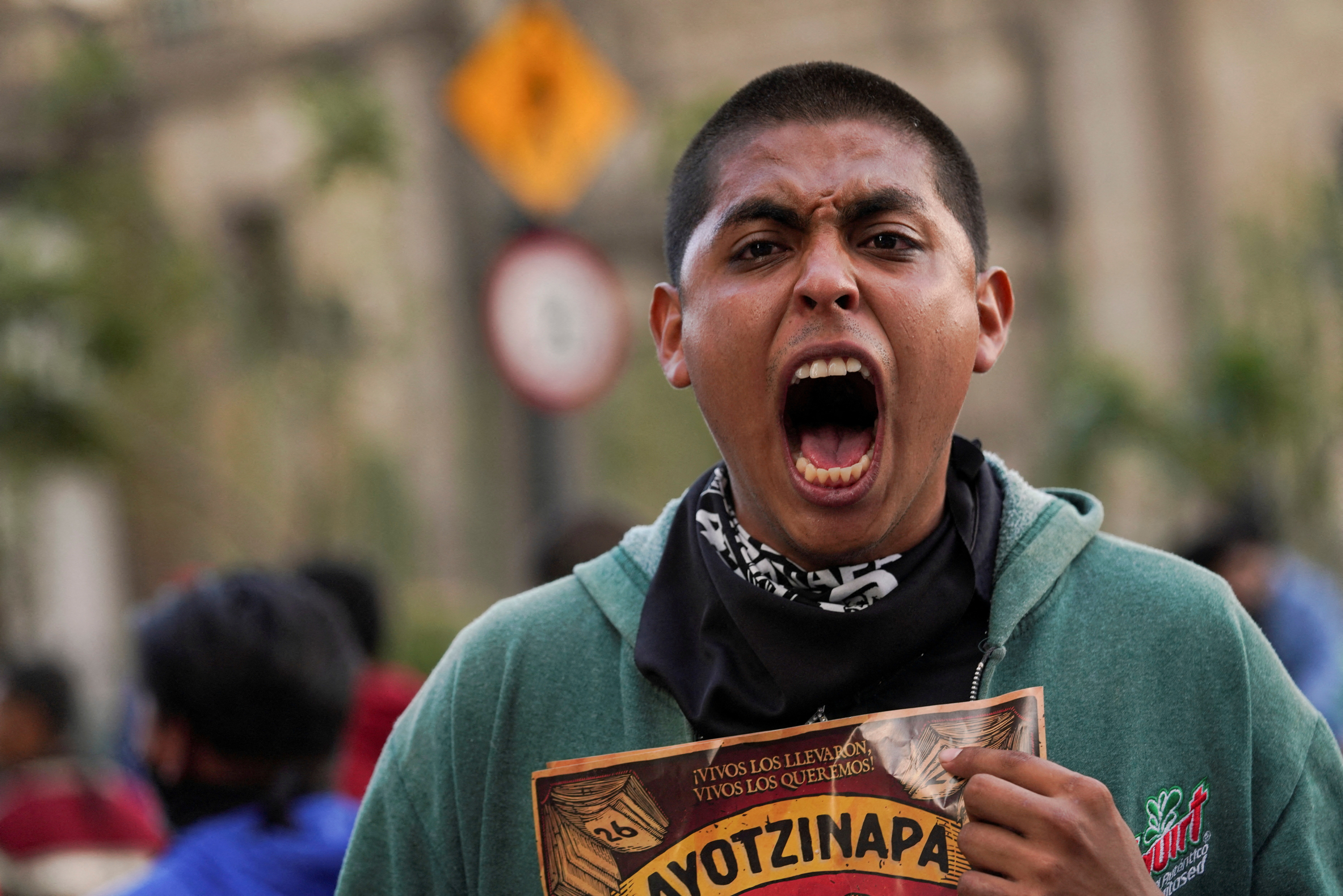 Miles de personas protestaron por los ocho años de la desaparición de los 43 normalistas de Ayotzinapa. (Foto: REUTERS/Toya Sarno Jordan)