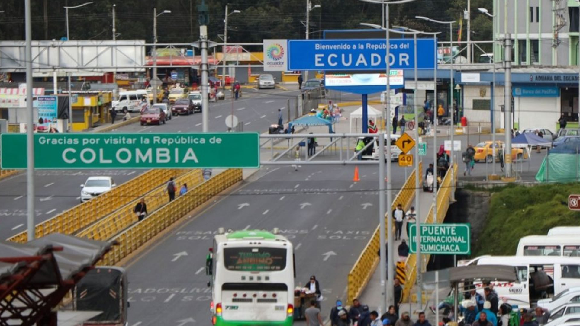 Panorámica de la frontera entre Colombia. Puente internacional de Rumichaca. (EFE)