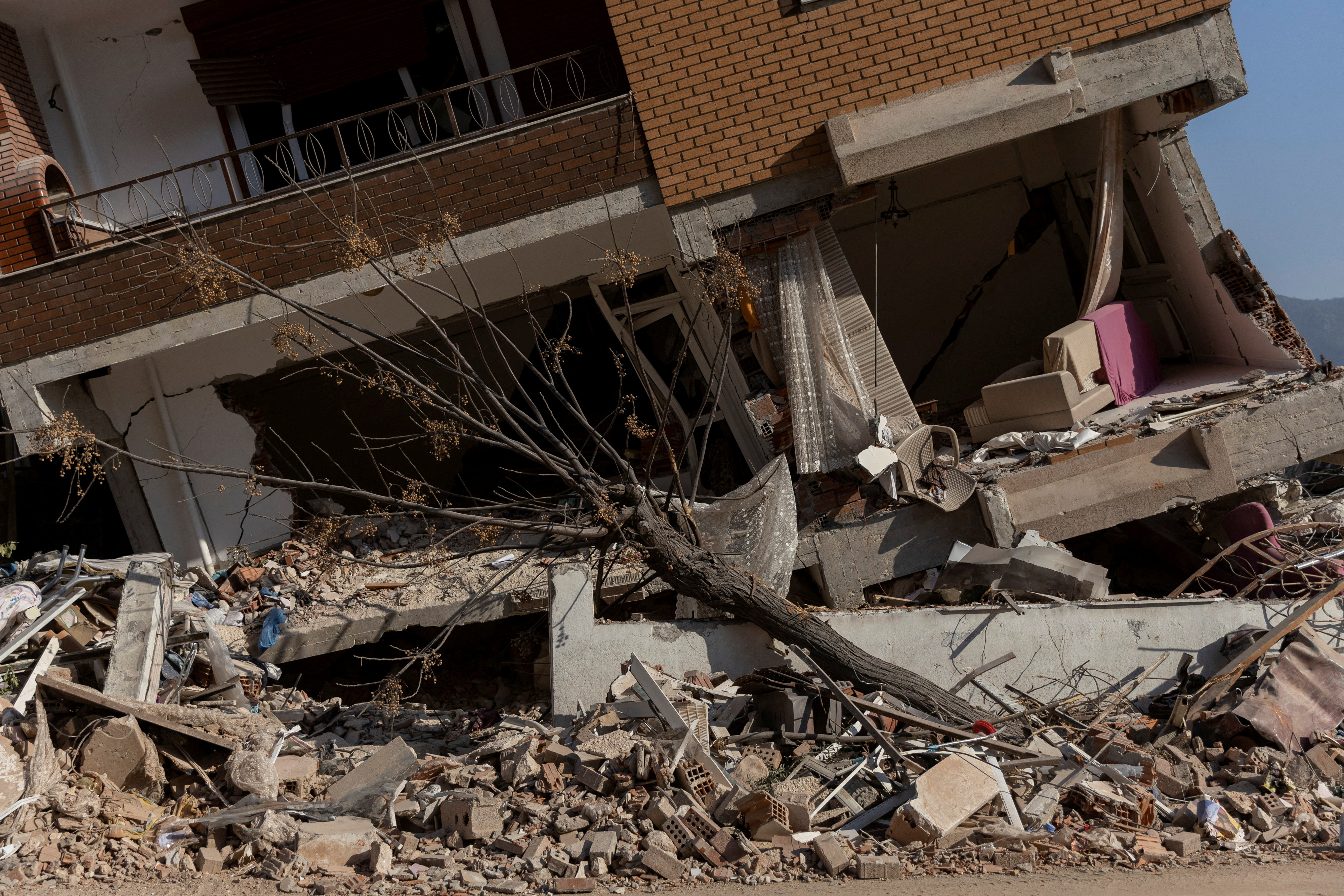 Vista general de un apartamento destruido tras el mortífero terremoto en Antakya, provincia de Hatay, Turquía, 20 de febrero de 2023. REUTERS/Eloisa Lopezh/Archivo