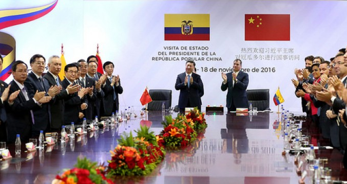 Presidentes de Ecuador y China participaron vía satélite, de la inauguración de Coca Codo Sinclair en el 2016.