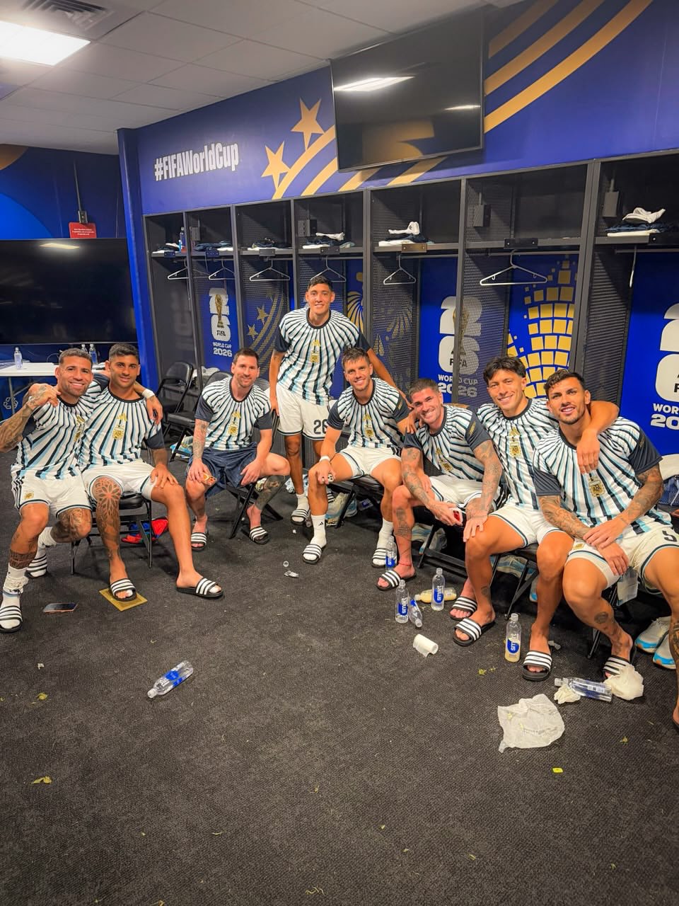 El hit que la selecci&oacute;n argentina cant&oacute; en el vestuario tras clasificar a cuartos del Mundial: "La cuarta estrella"