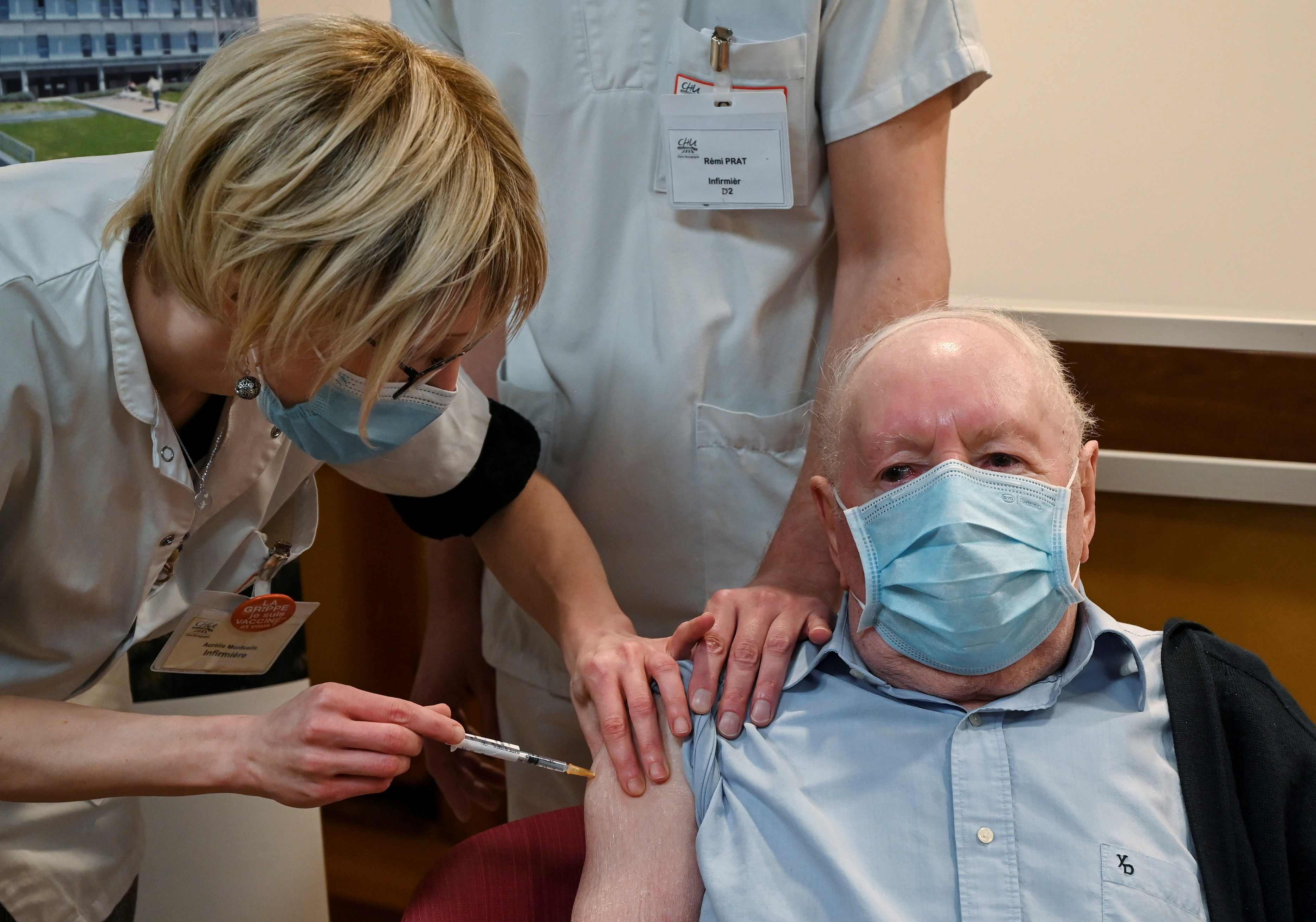 Alain de 92 años se vacuna contra el coronavirus en Londres - REUTERS/File Photo