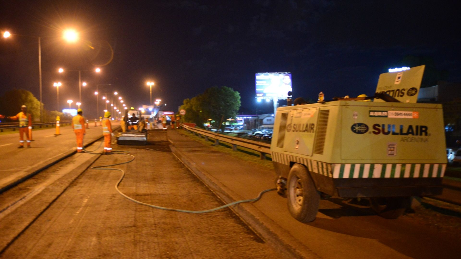 Las tareas se realizan de noche para disminuir el impacto en el tránsito (Crédito: Autopistas del Sol)