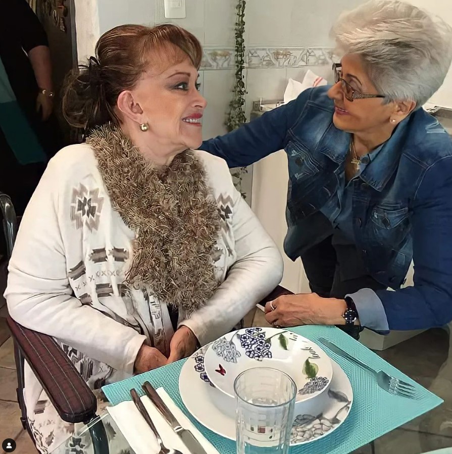 La cuenta oficial de Lucha Villa compartió esta imagen de la actualidad, donde se le ve sonriente a la icónica artista a sus 85 años (Foto: Instagram)