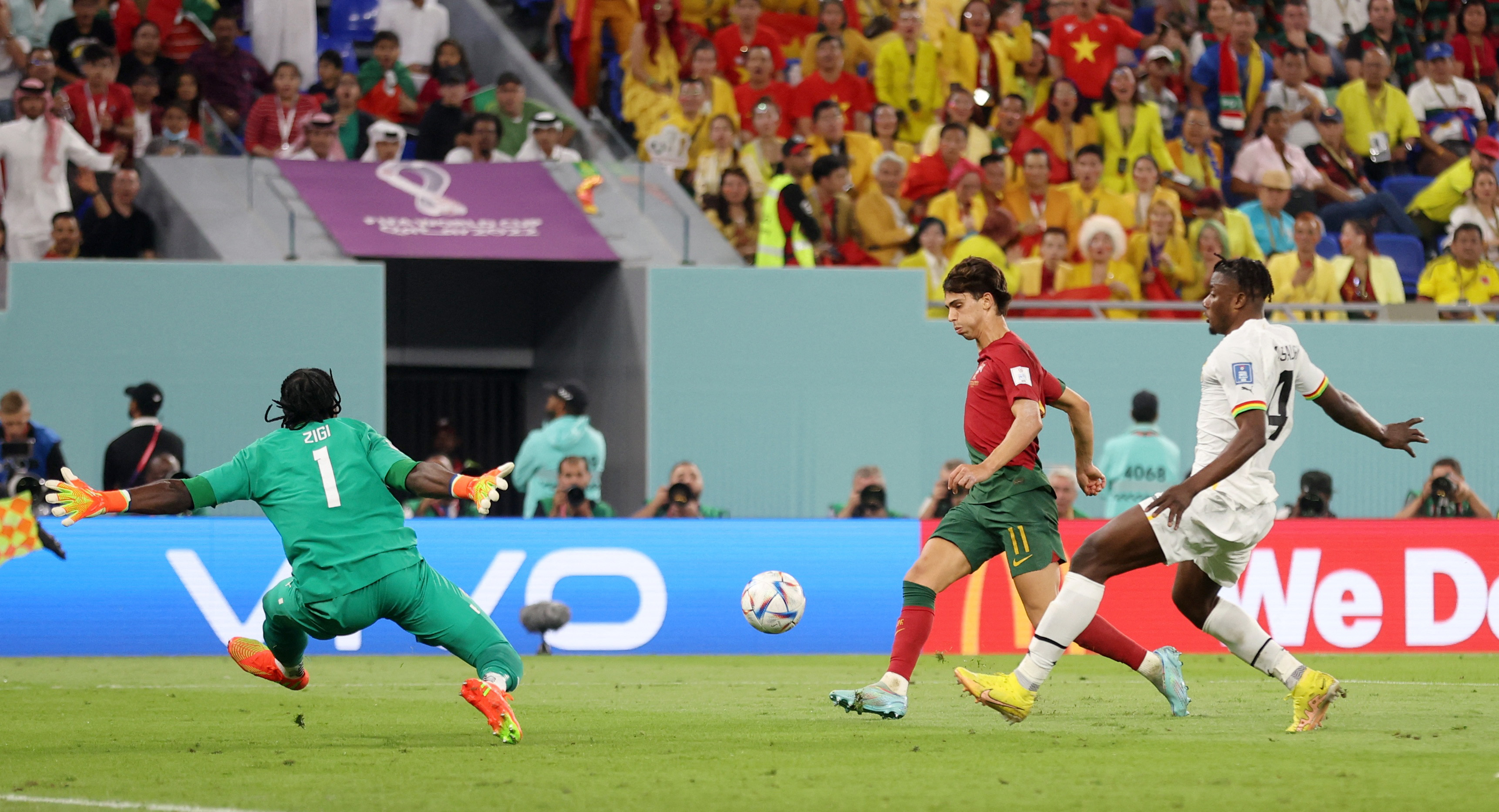 La definición de Joao Félix en el segundo gol de Portugal. Foto: REUTERS/Carl Recine