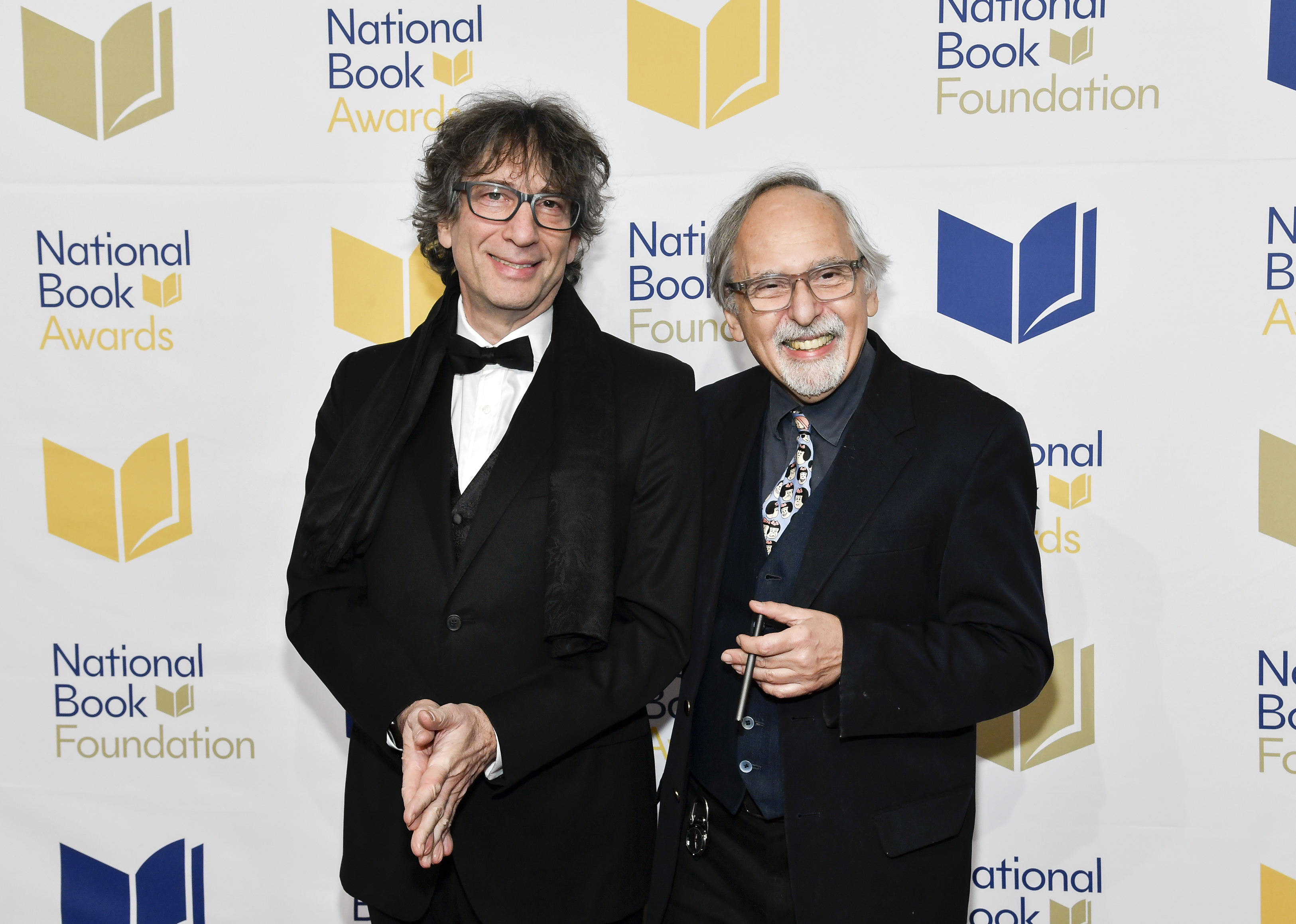 Art Spiegelman y Neil Gaiman en la 73° ceremonia de los National Book Awards en Cipriani Wall Street, Nueva York (Foto: Evan Agostini/Invision/AP)