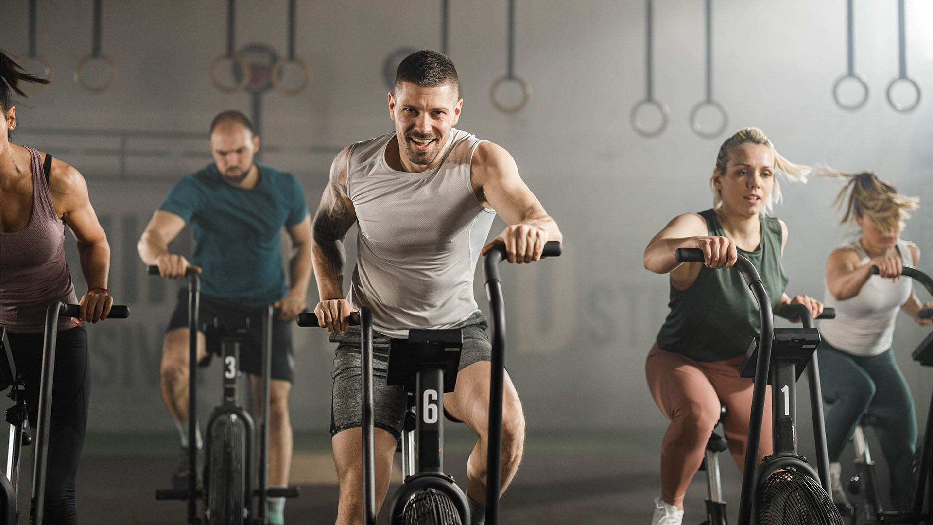 "La grasa corporal obstinada no desaparece, las personas deberían considerar  agregar entrenamiento de intervalos de alta intensidad o HIIT a su rutina de ejercicios” (Getty)