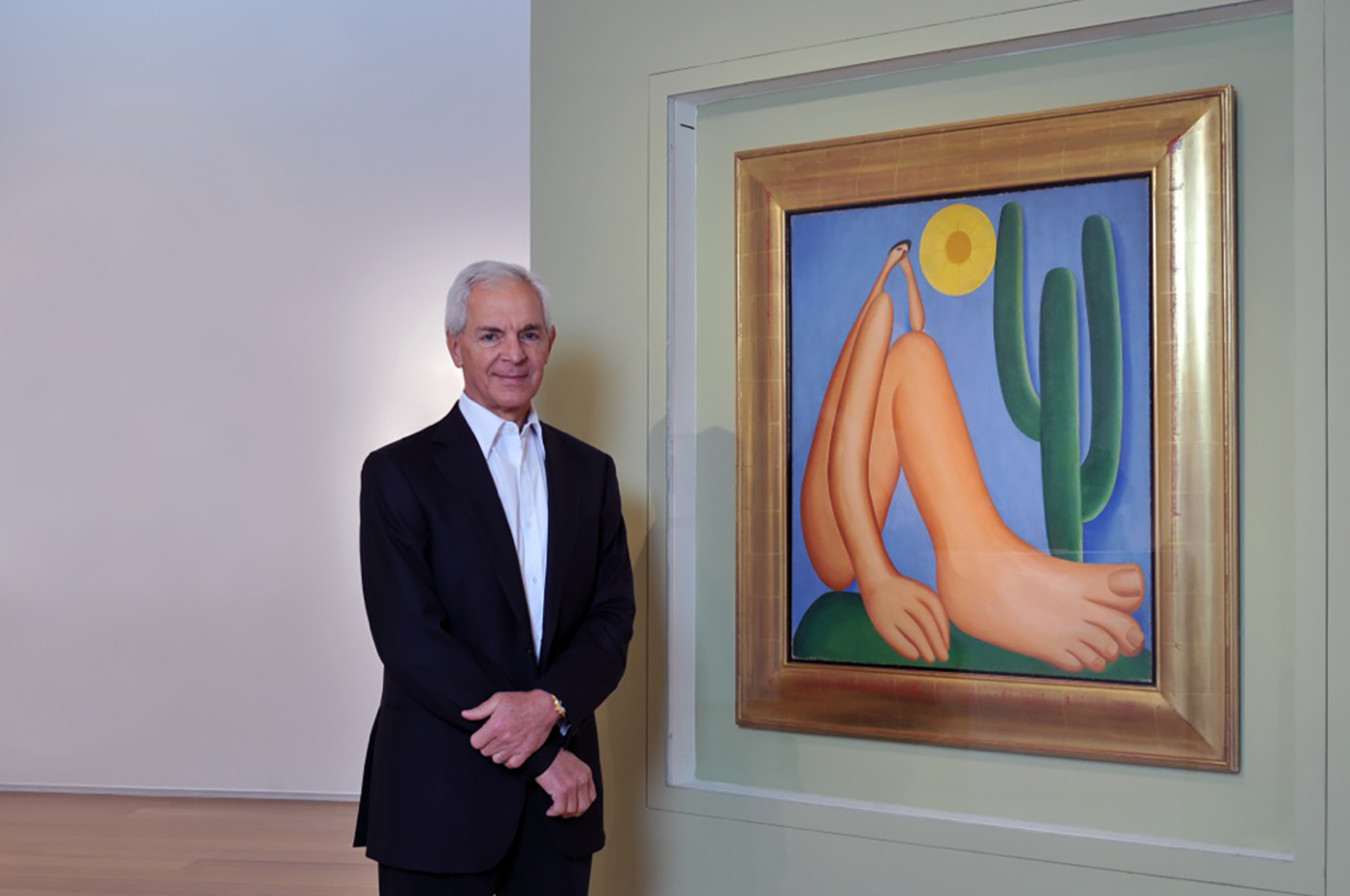 Eduardo Costantini junto a la "Mona Lisa", como la definió Andrea Giunta, de la pintura latinoamericana: "Abopurú", de Tarsila de Amaral 