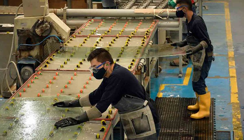 Robaron el auto de una mujer en Córdoba, sus hijos estaban dentro y logró salvarlos antes de que el delincuente huya