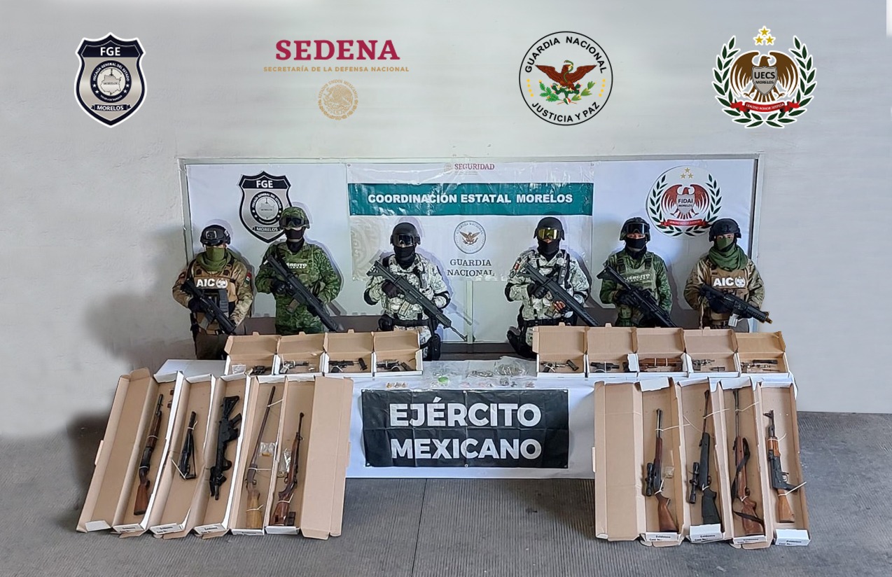  Aparte de la detención, se aseguraron diversas armas de fuego, dosis de droga, equipo táctico y tres vehículos (Foto: Fiscalía Morelos)