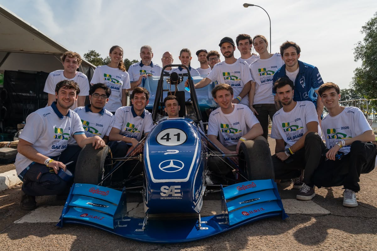 Un auto de carrera construido por estudiantes de la UBA particip&oacute; de una prestigiosa competencia en Brasil