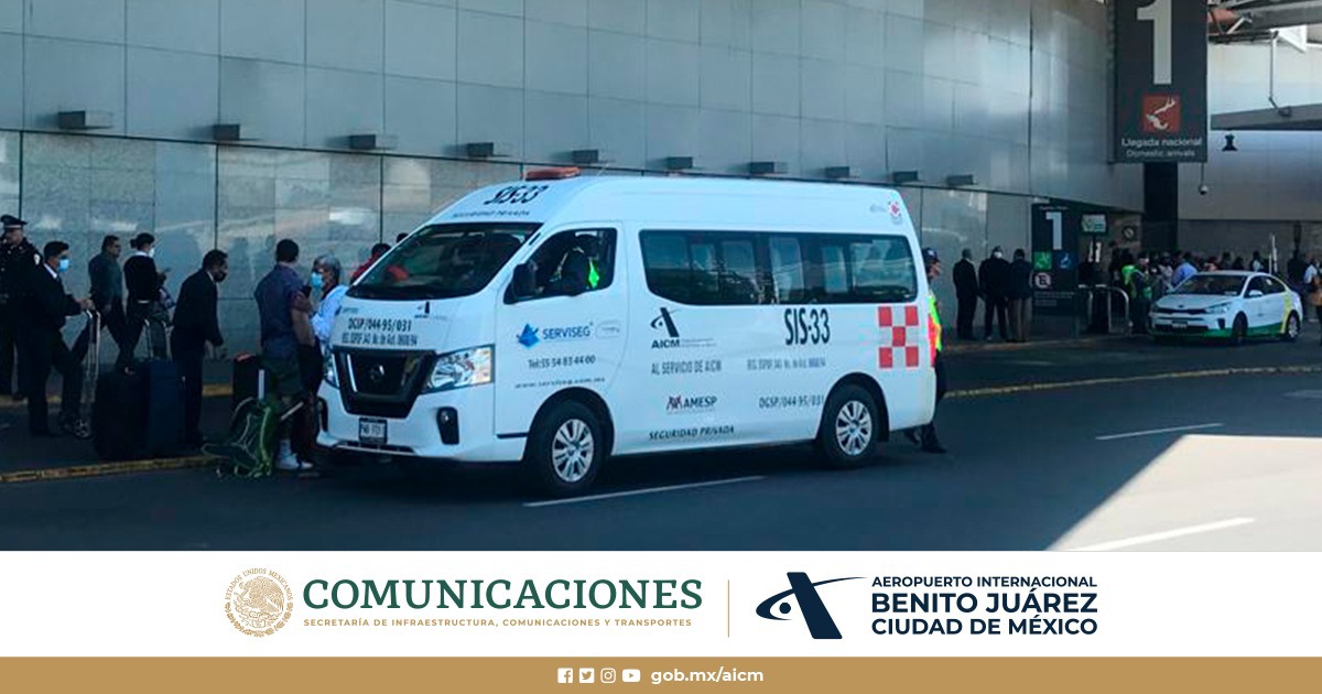 El Aeropuerto Internacional de la Ciudad de México (AICM) puso a disposición de pasajeros vehículos del puerto aéreo (Foto: Twitter / @AICM_mx)