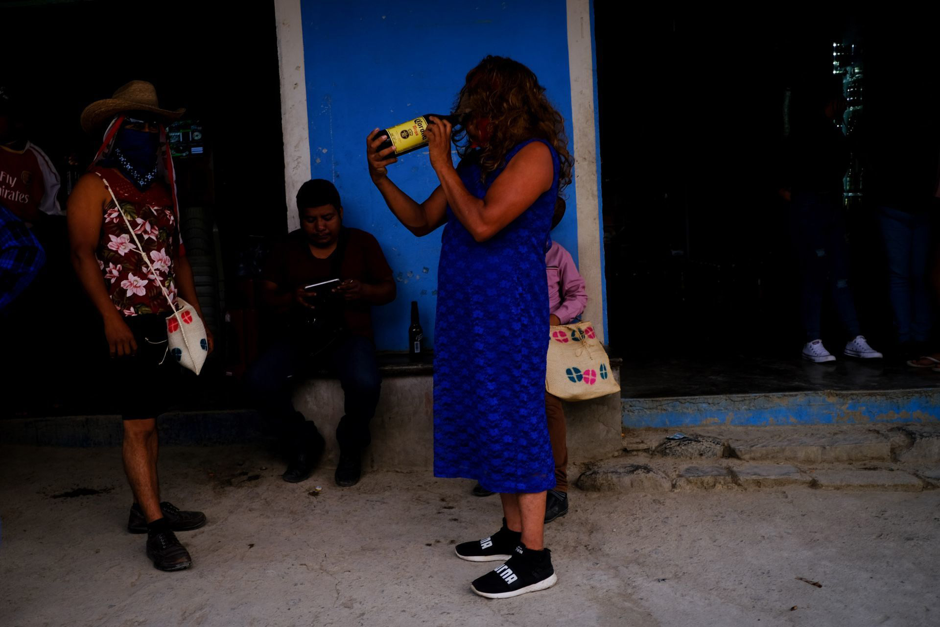 Pobladores del municipio de Jaltocán, en la Huasteca Hidalguense, llevan a cabo la fiesta tradicional de día de muertos llamada