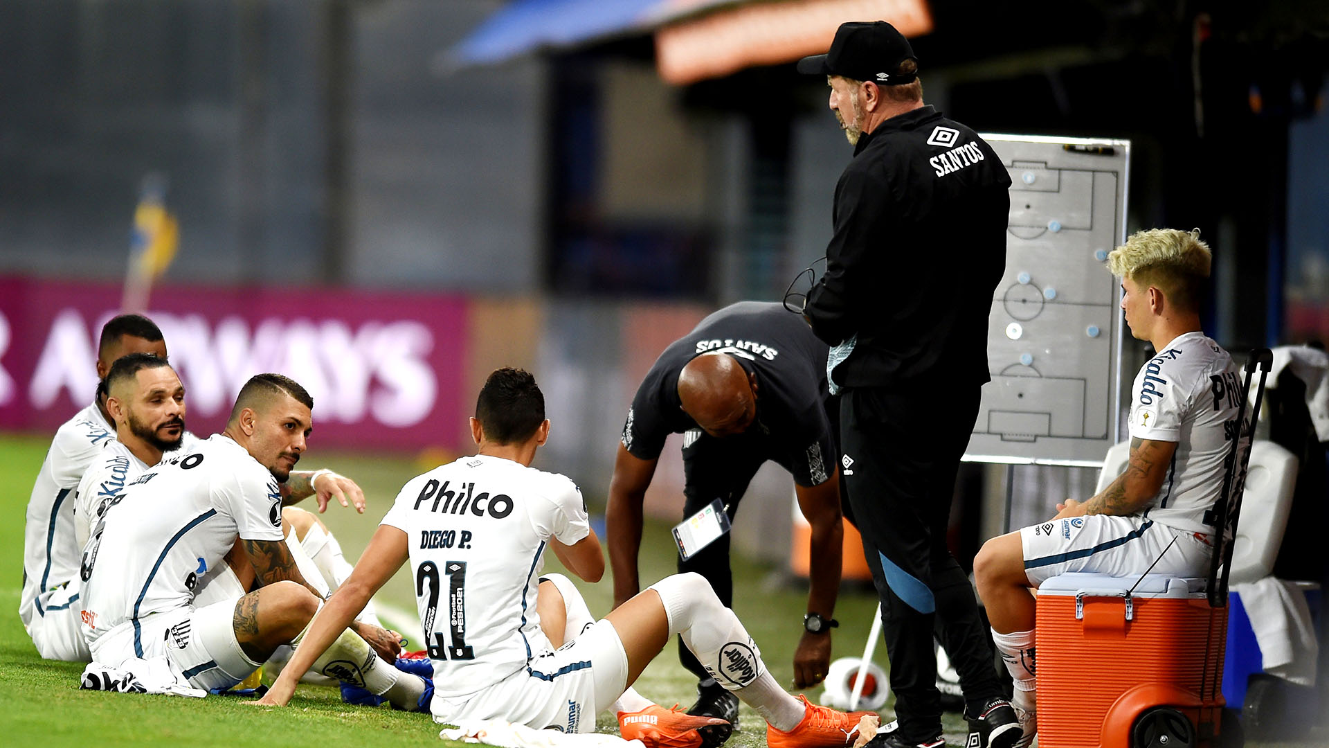 Dos jugadores del Santos dieron positivo de coronavirus y se encendieron las alarmas en Boca (Reuters)